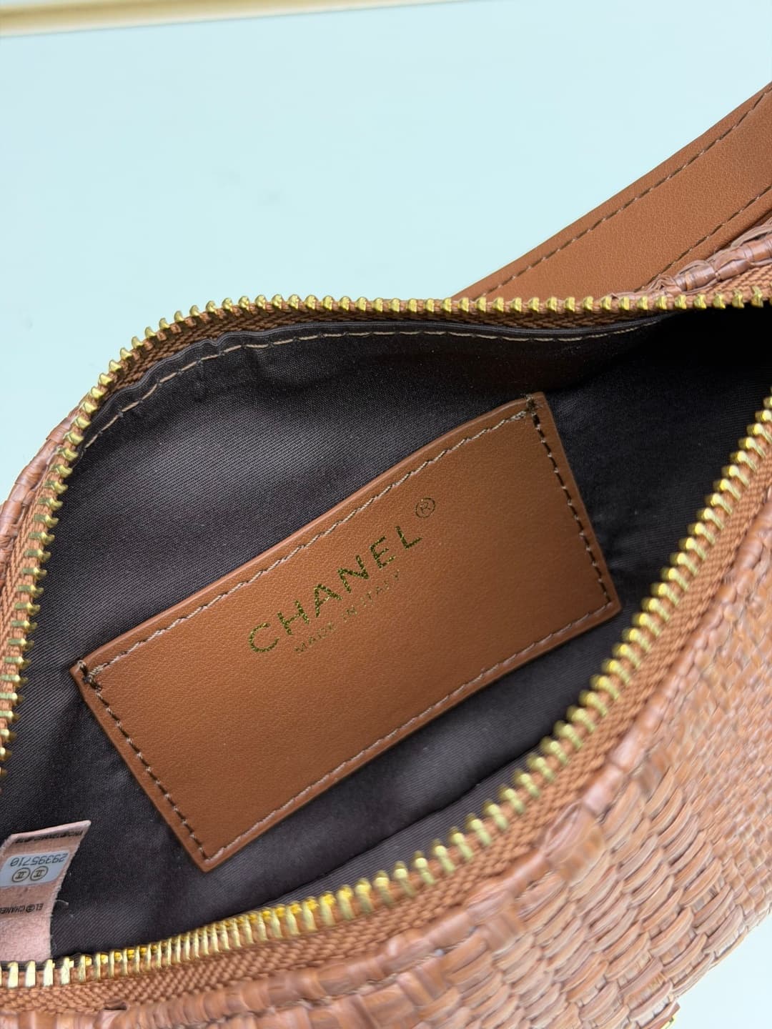 C680 Chanel 26 underarm bag, a crescent-shaped bag. It’s very lightweight and can be carried across the body! Leather from grain cattle is considered one of the most durable materials used by Chanel; it’s very resistant to wear. The phone can barely fit i — image 8