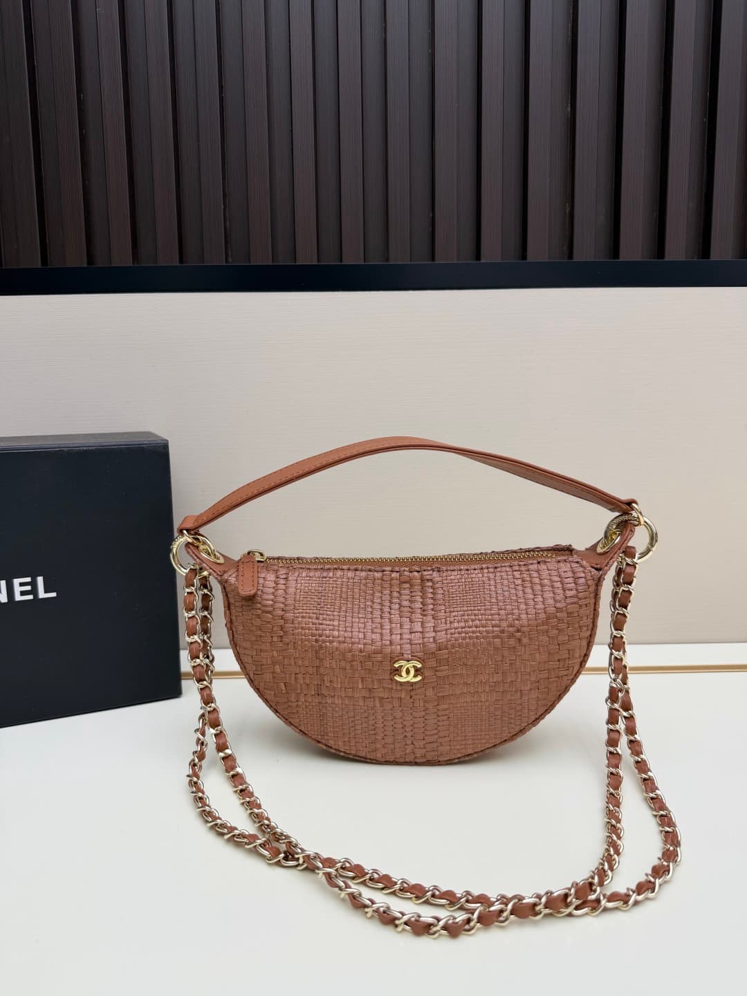 C678 Chanel 26 underarm bag – a crescent-shaped bag. It’s very lightweight and can be carried across the shoulder. Leather made from grainy cowhide is considered one of the most durable materials used by Chanel; it doesn’t break easily. However, the phone — image 2