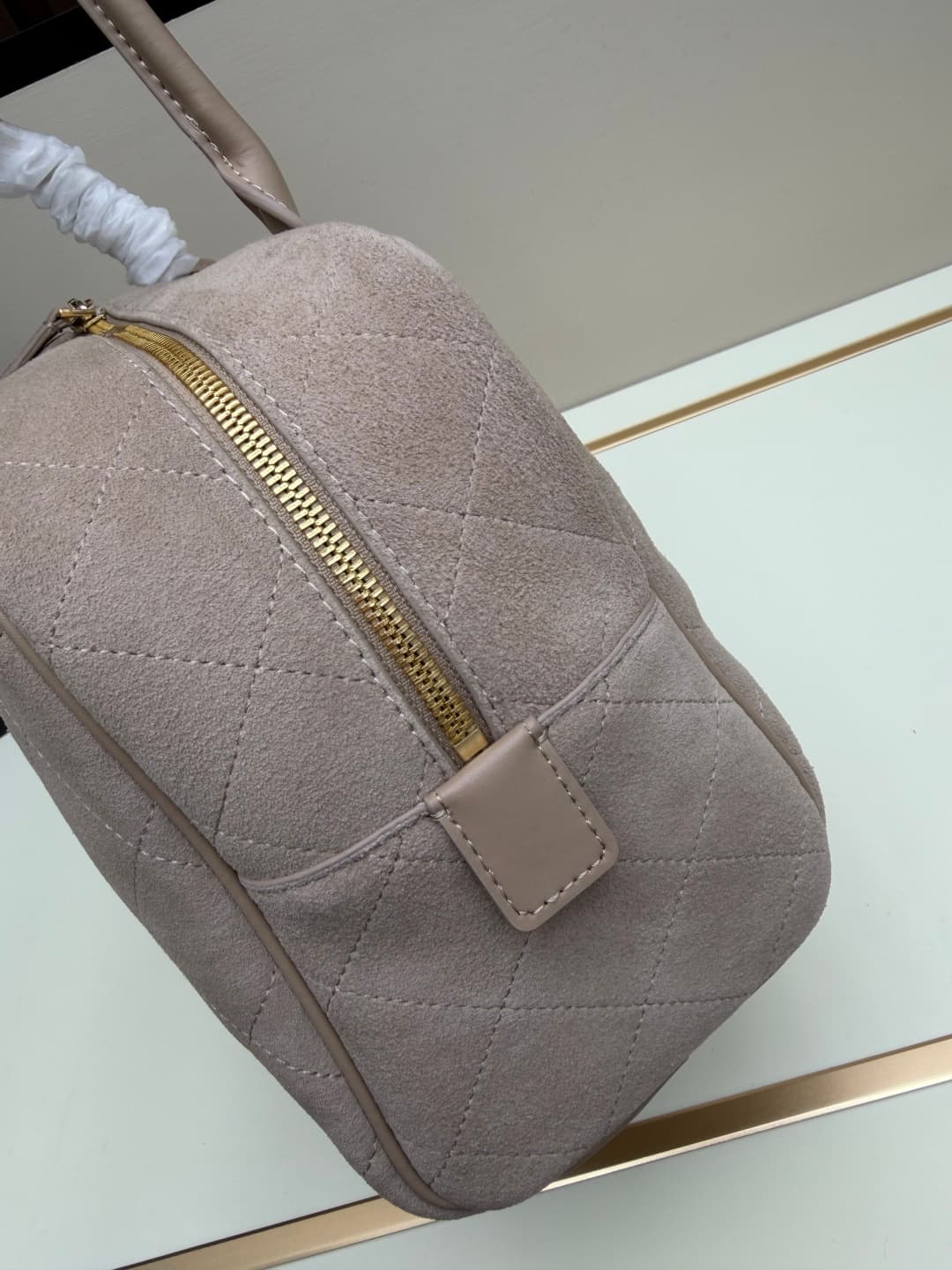 C674 .𝐂𝐡𝐚𝐧𝐞𝐥 𝟐𝟔𝐬𝐬 New Bowling Bag Model — image 6