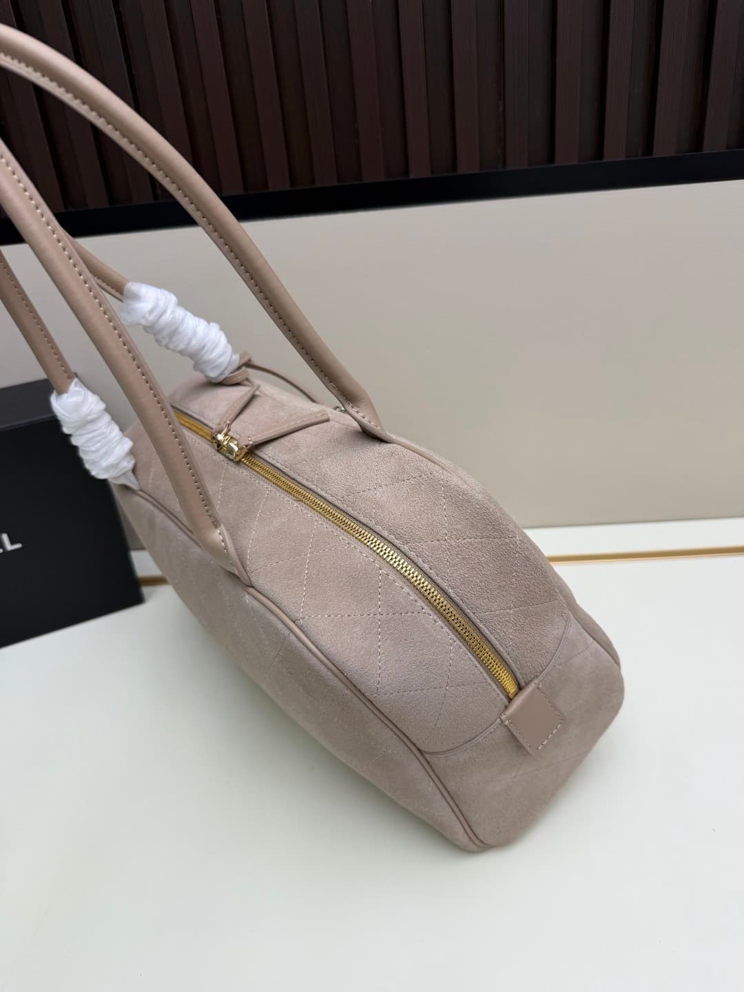 C674 .𝐂𝐡𝐚𝐧𝐞𝐥 𝟐𝟔𝐬𝐬 New Bowling Bag Model — image 2