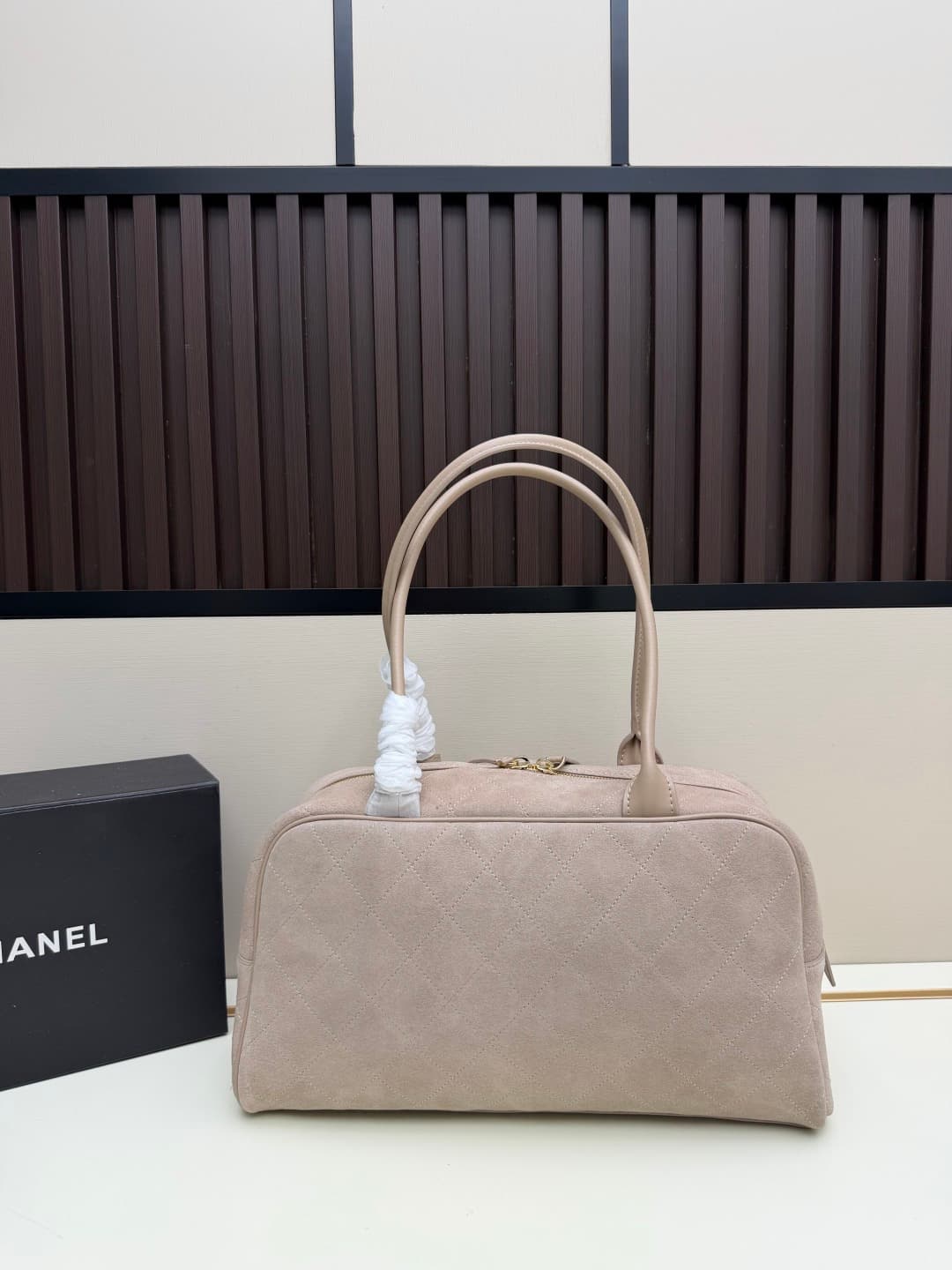 C674 .𝐂𝐡𝐚𝐧𝐞𝐥 𝟐𝟔𝐬𝐬 New Bowling Bag Model — image 3