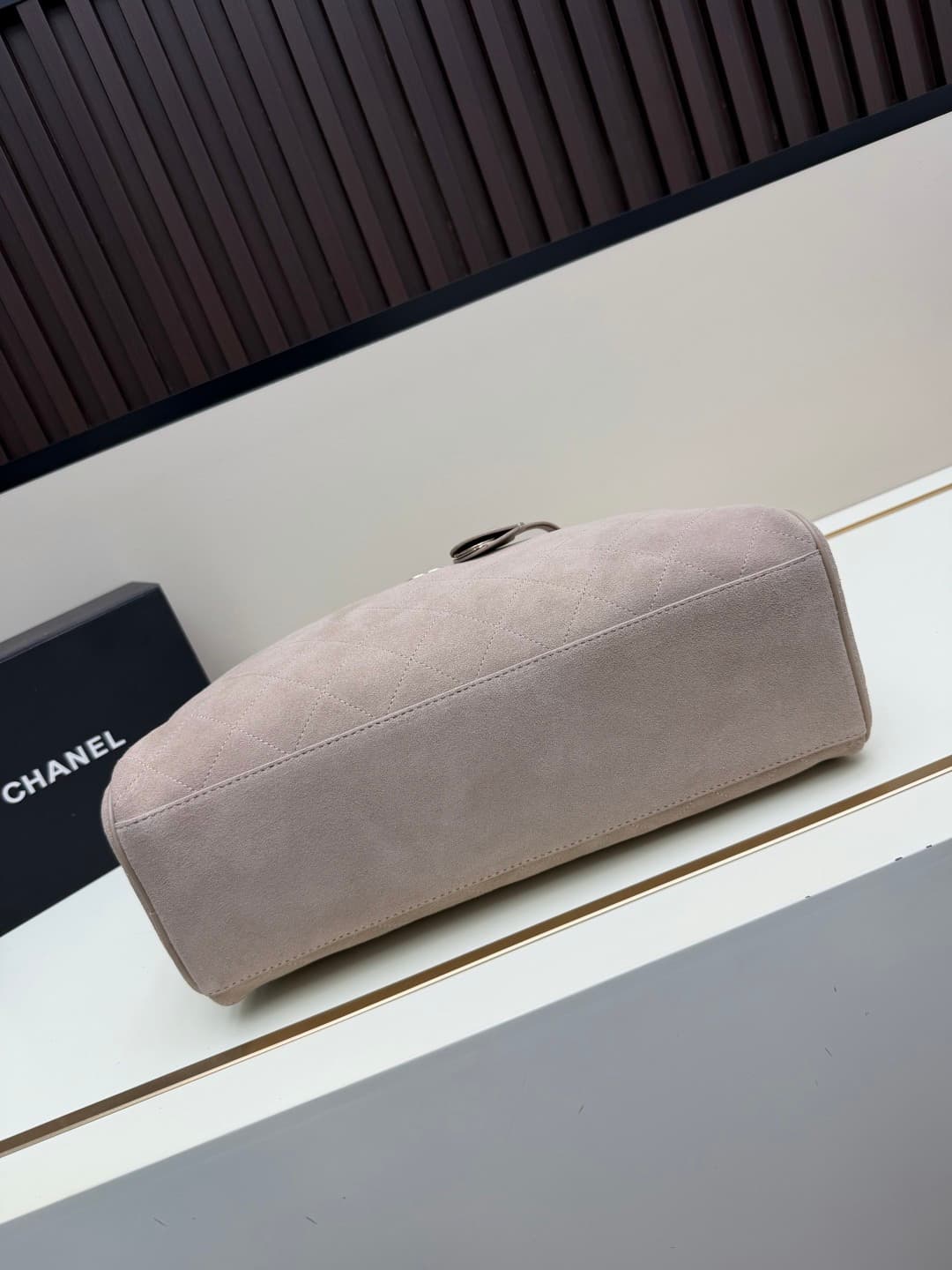 C674 .𝐂𝐡𝐚𝐧𝐞𝐥 𝟐𝟔𝐬𝐬 New Bowling Bag Model — image 5