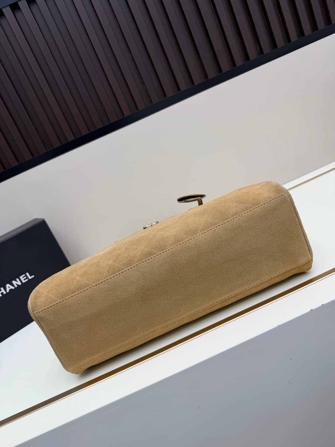 C673 .𝐂𝐡𝐚𝐧𝐞𝐥 𝟐𝟔𝐬𝐬 New Model Bowling Bag — image 5