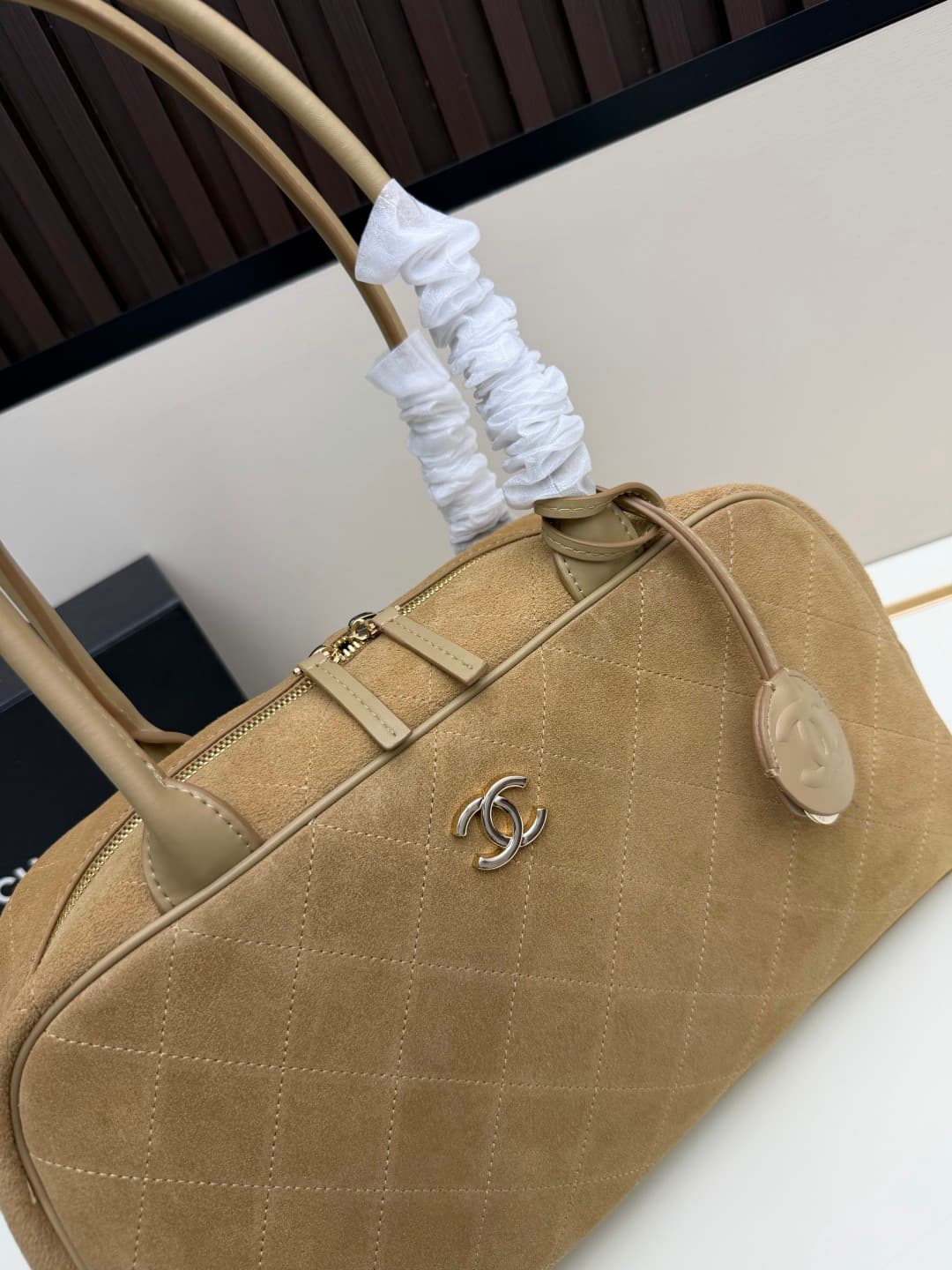 C673 .𝐂𝐡𝐚𝐧𝐞𝐥 𝟐𝟔𝐬𝐬 New Model Bowling Bag — image 4