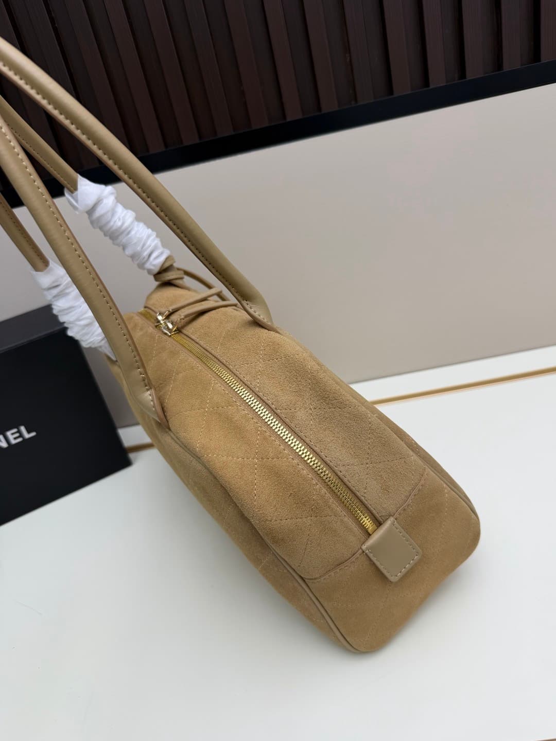 C673 .𝐂𝐡𝐚𝐧𝐞𝐥 𝟐𝟔𝐬𝐬 New Model Bowling Bag — image 2