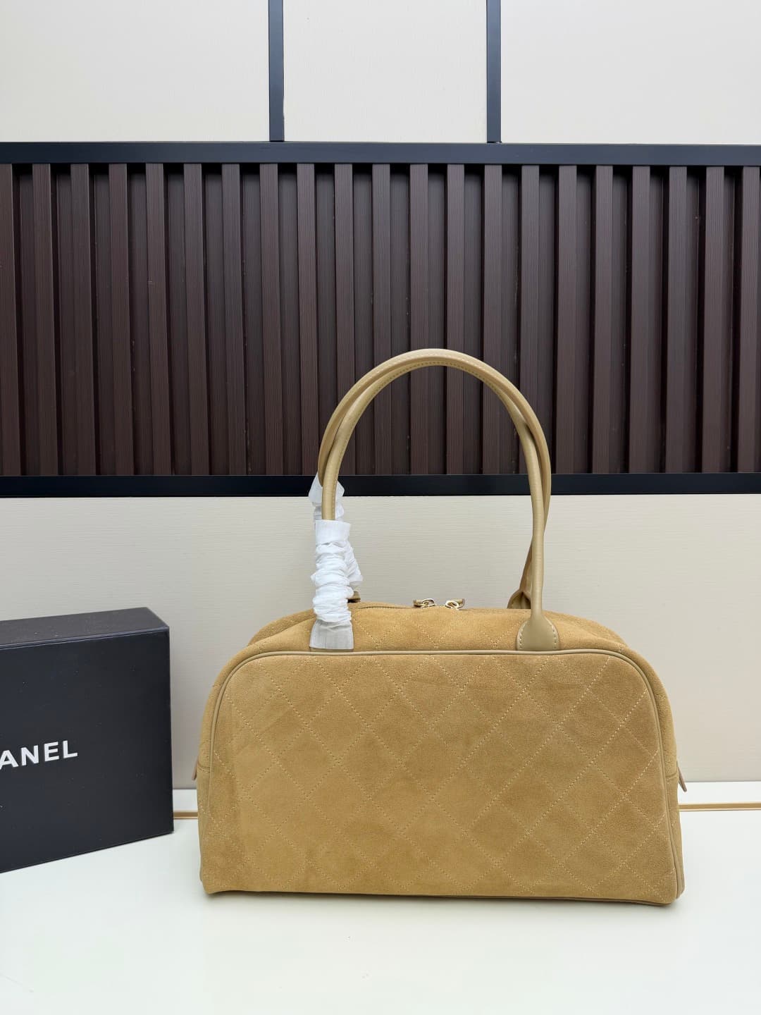 C673 .𝐂𝐡𝐚𝐧𝐞𝐥 𝟐𝟔𝐬𝐬 New Model Bowling Bag — image 3