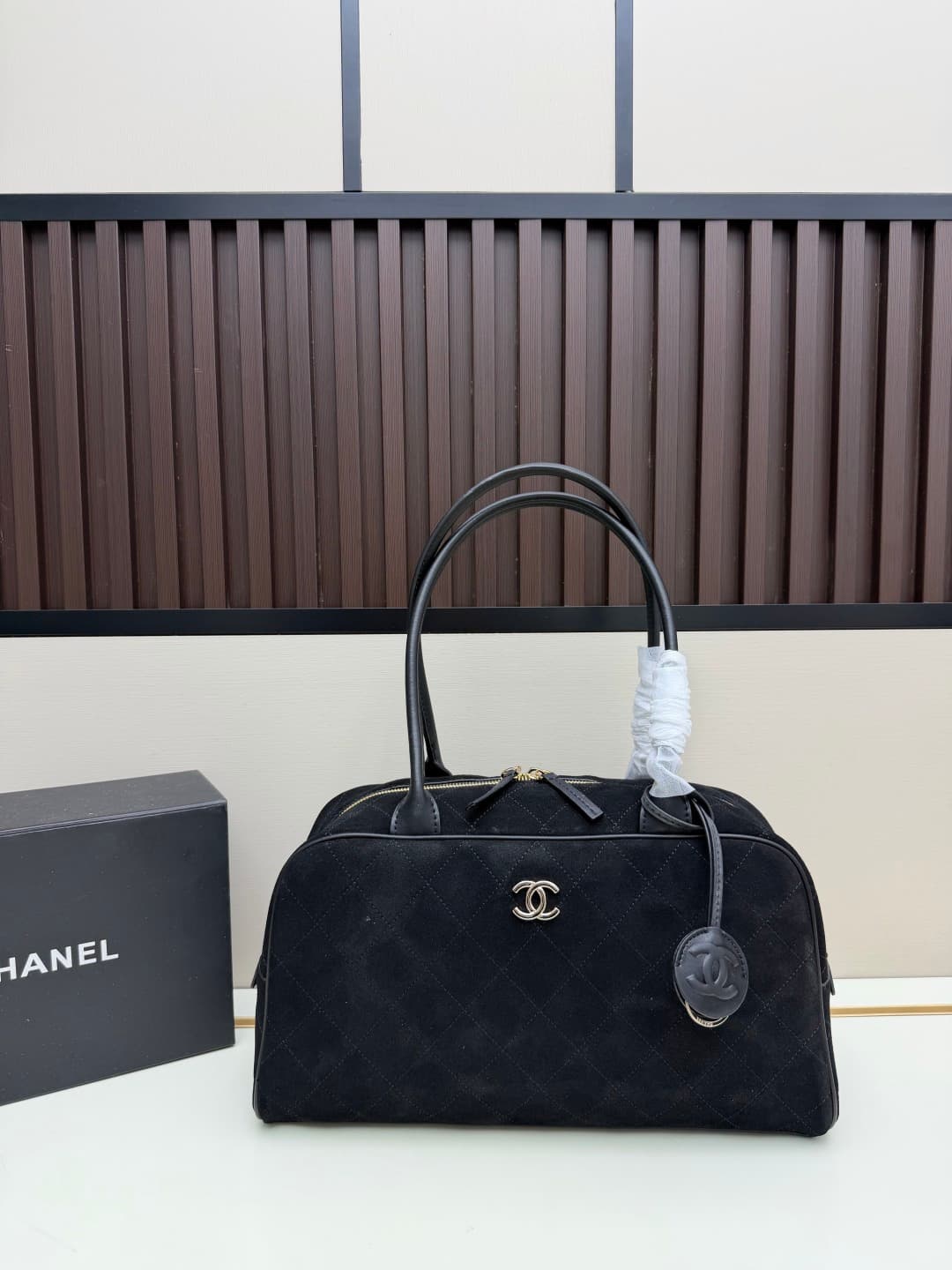 C672 .𝐂𝐡𝐚𝐧𝐞𝐥 𝟐𝟔𝐬𝐬 New Model Bowling Bag — image 1