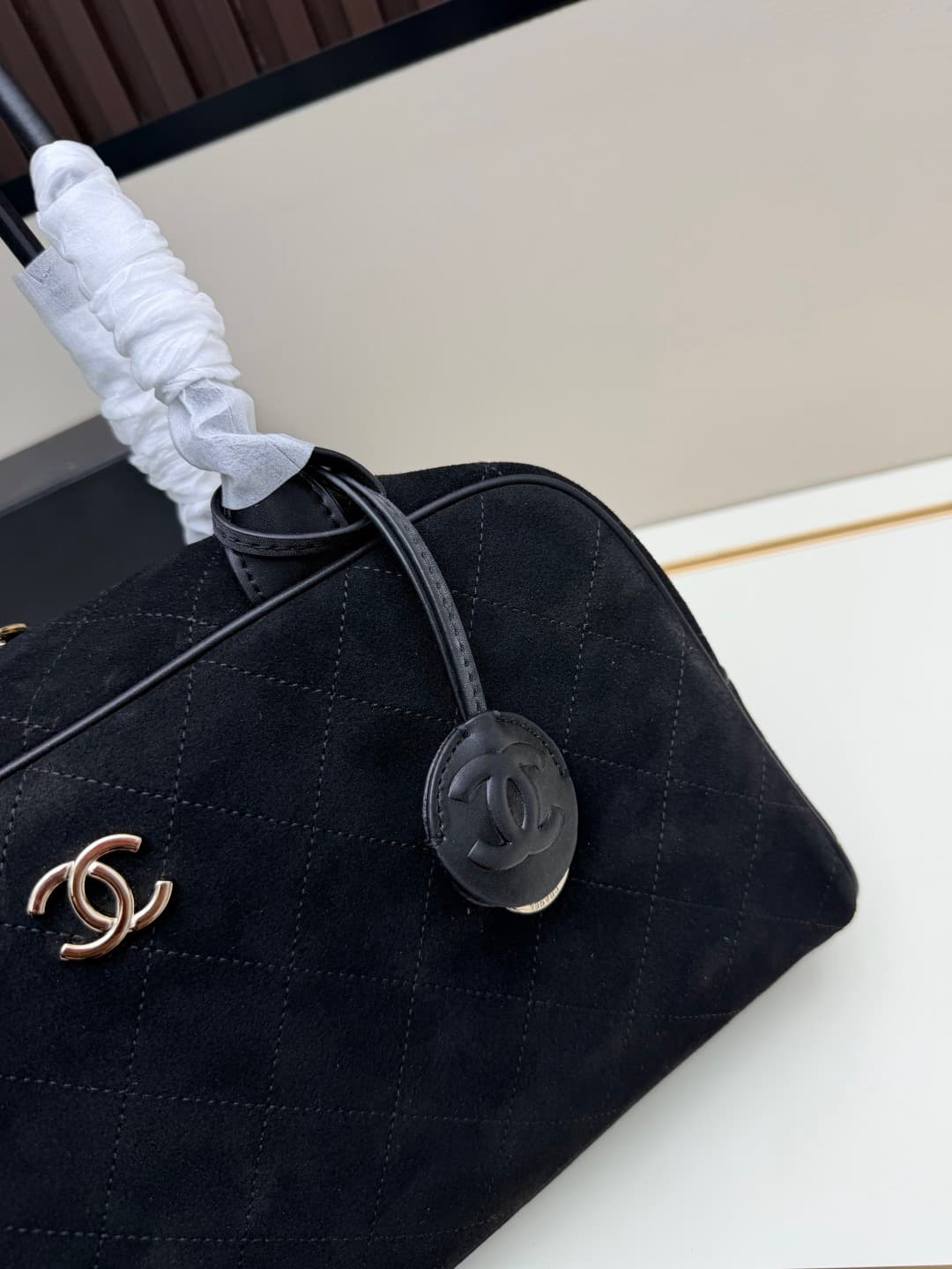 C672 .𝐂𝐡𝐚𝐧𝐞𝐥 𝟐𝟔𝐬𝐬 New Model Bowling Bag — image 6