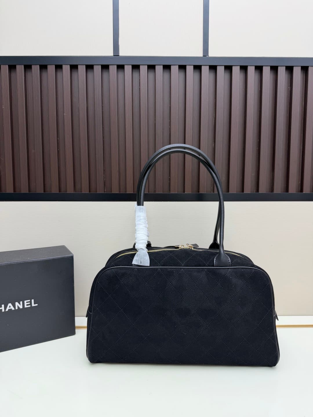 C672 .𝐂𝐡𝐚𝐧𝐞𝐥 𝟐𝟔𝐬𝐬 New Model Bowling Bag — image 3
