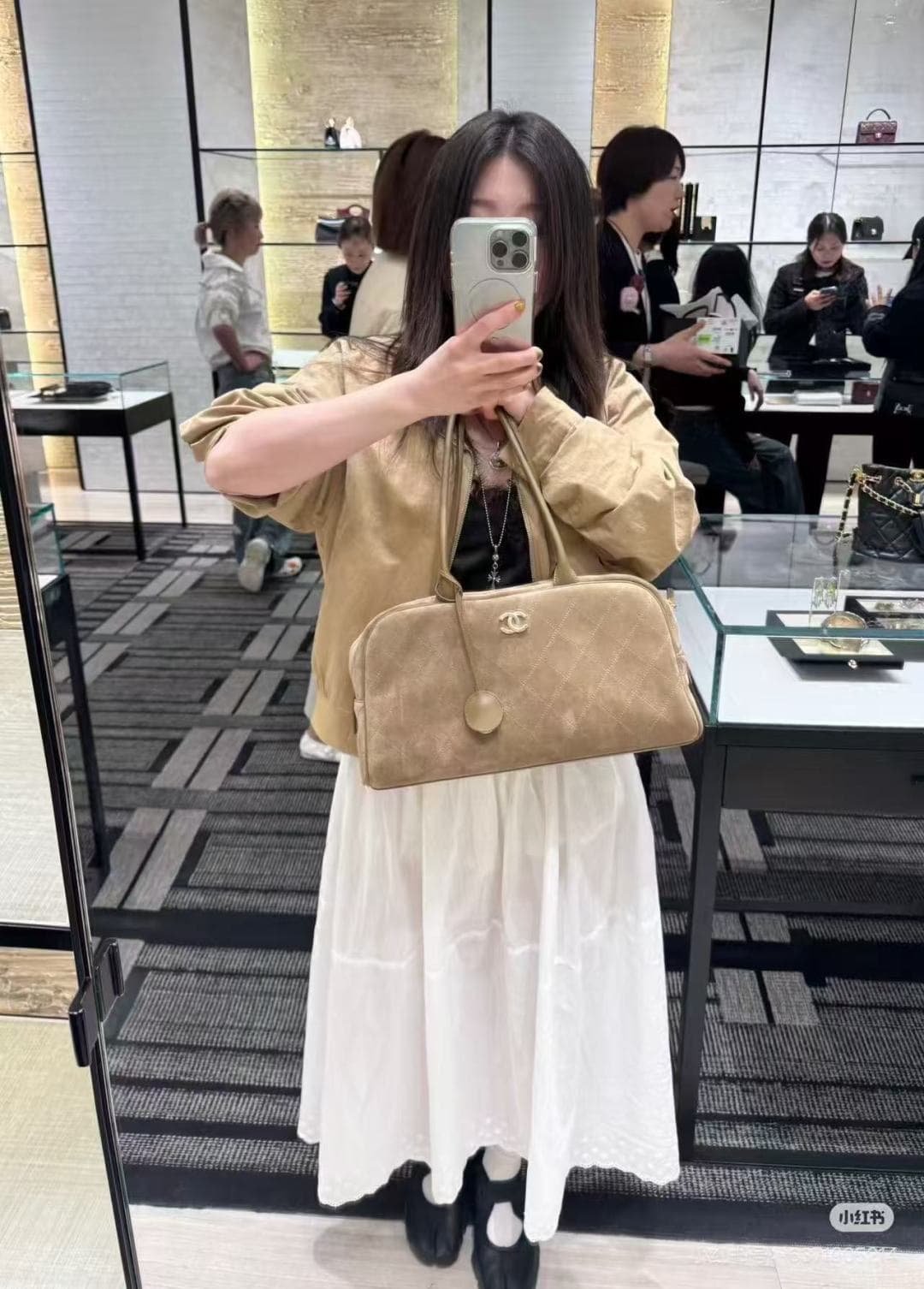 C671 .𝐂𝐡𝐚𝐧𝐞𝐥 𝟐𝟔𝐬𝐬 New Model Bowling Bag — image 3
