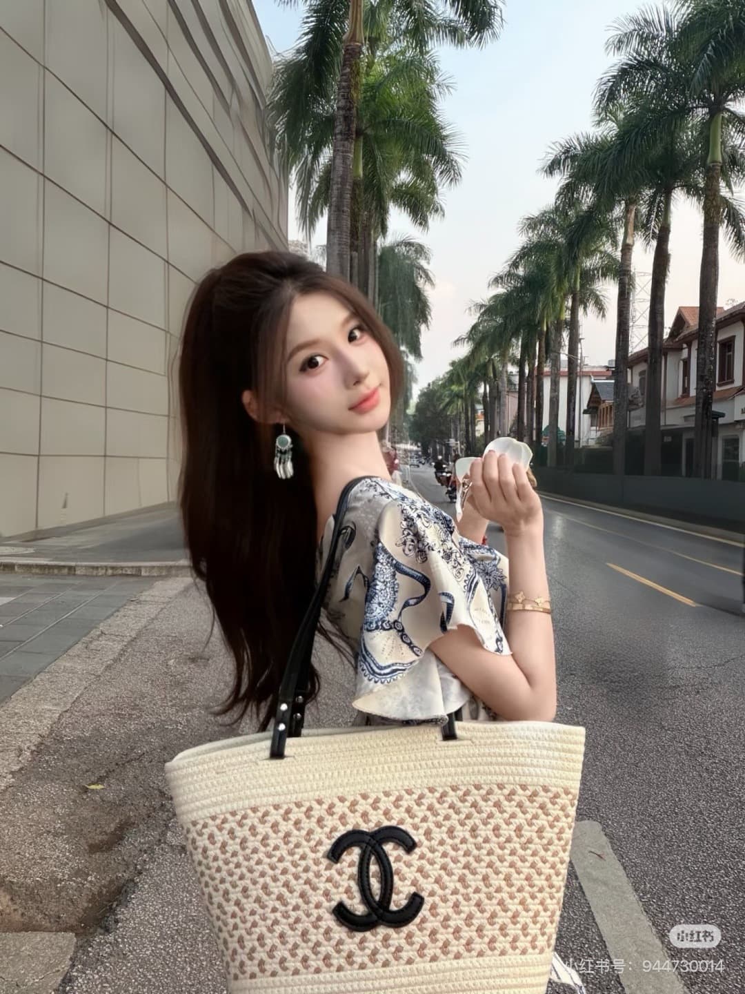 C675 New model 💰 Chanel straw tote bag – it combines the tenderness and elegance of summer. — image 3