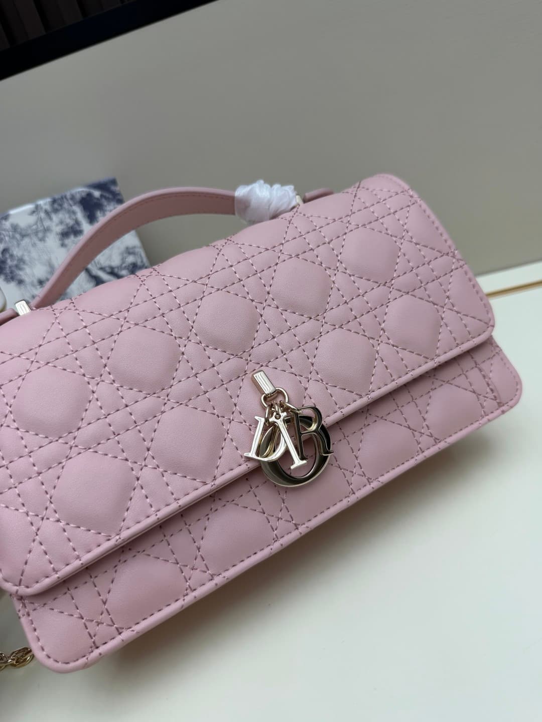 C1871 New large-sized💰 with box leather, summer style🆕 French romance | Dior Lady handbag🌹|||Isn’t everyone aware of the Dior Lady? — image 4