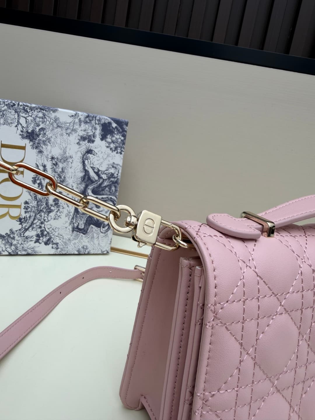 C1871 New large-sized💰 with box leather, summer style🆕 French romance | Dior Lady handbag🌹|||Isn’t everyone aware of the Dior Lady? — image 6