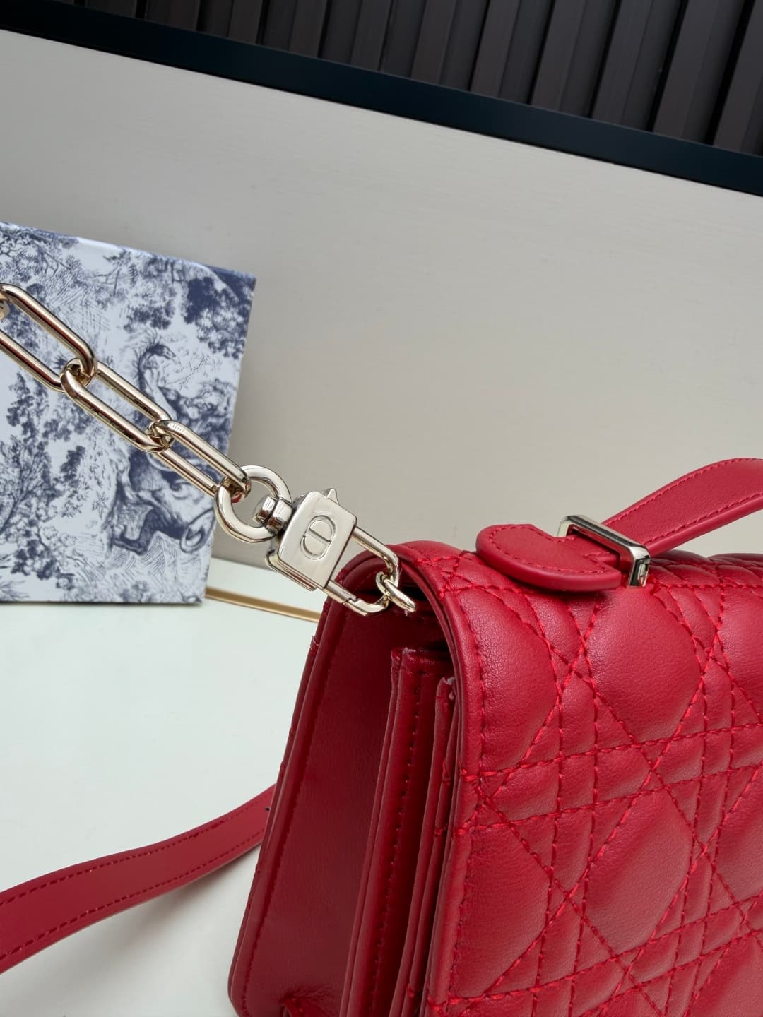 C1870 New large-sized💰 with leather box – French-style romance for summer🆕 Dior Lady handbag🌹|||Isn’t everyone aware of the Dior Lady? — image 6