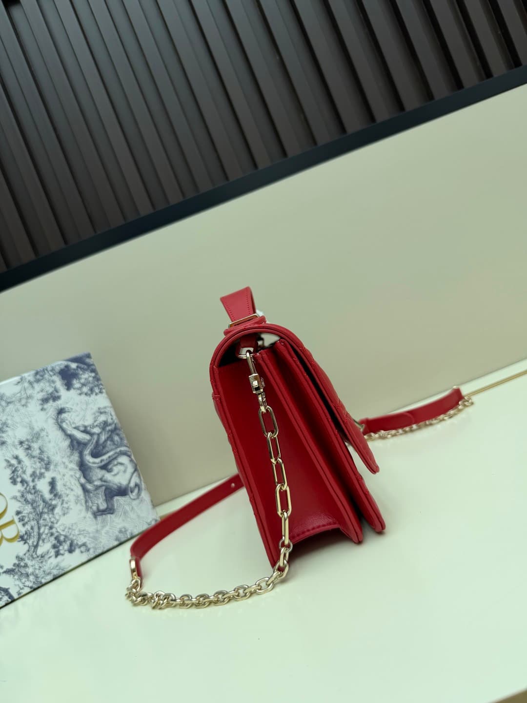 C1870 New large-sized💰 with leather box – French-style romance for summer🆕 Dior Lady handbag🌹|||Isn’t everyone aware of the Dior Lady? — image 2