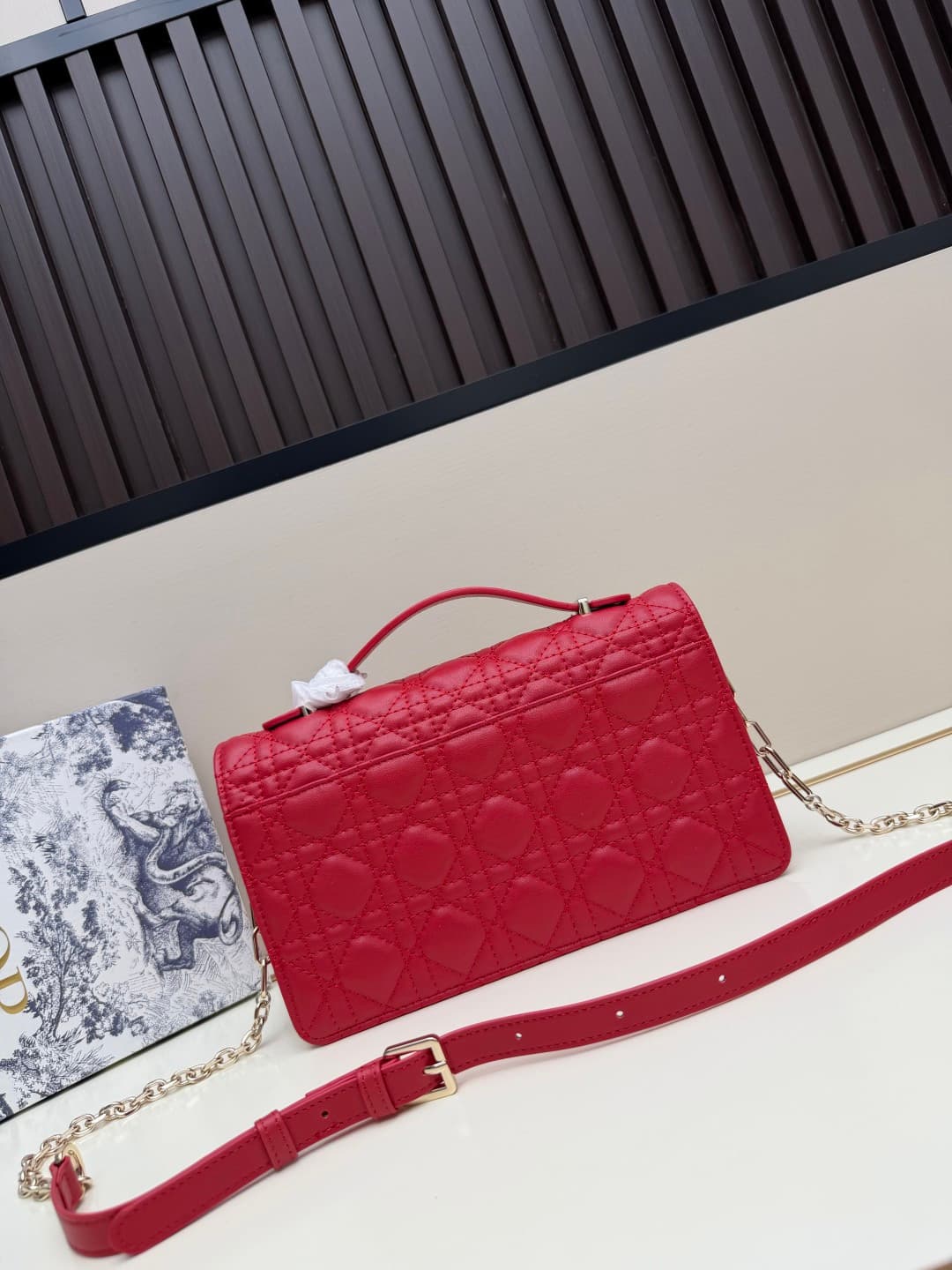 C1870 New large-sized💰 with leather box – French-style romance for summer🆕 Dior Lady handbag🌹|||Isn’t everyone aware of the Dior Lady? — image 3