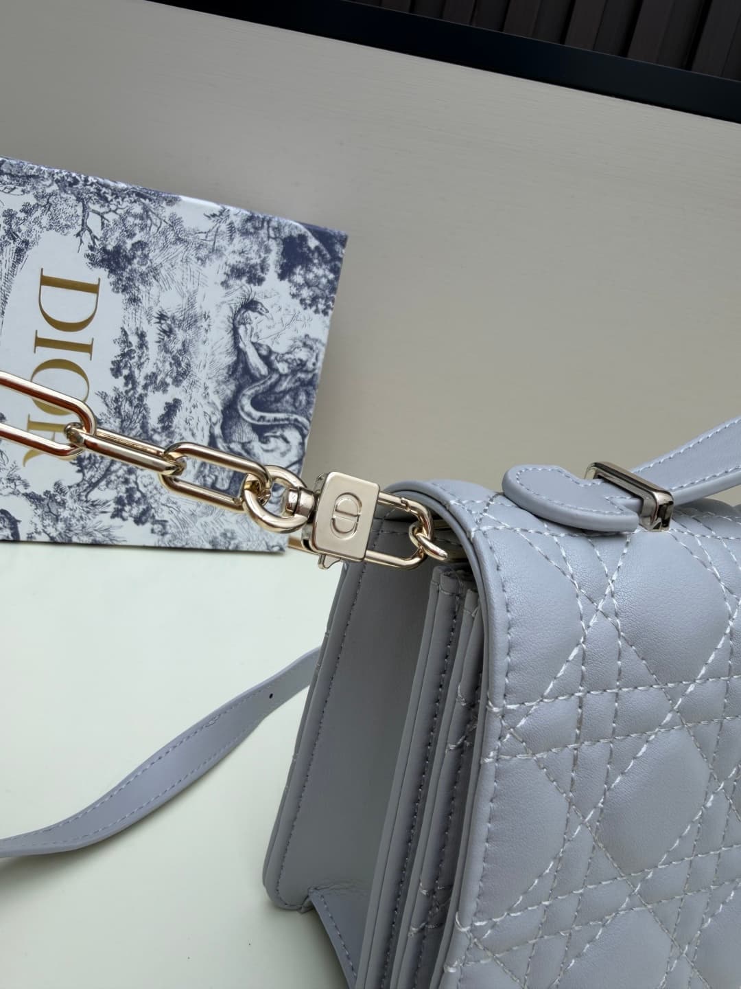 C1869 New large-sized💰 with leather box, summer style🆕 French romance | Dior Lady handbag🌹||| Doesn’t anyone know about the Dior Lady? — image 6