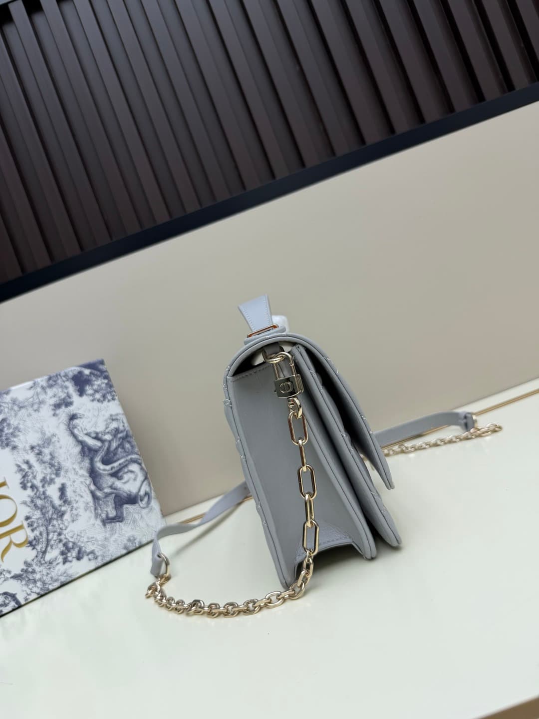 C1869 New large-sized💰 with leather box, summer style🆕 French romance | Dior Lady handbag🌹||| Doesn’t anyone know about the Dior Lady? — image 2