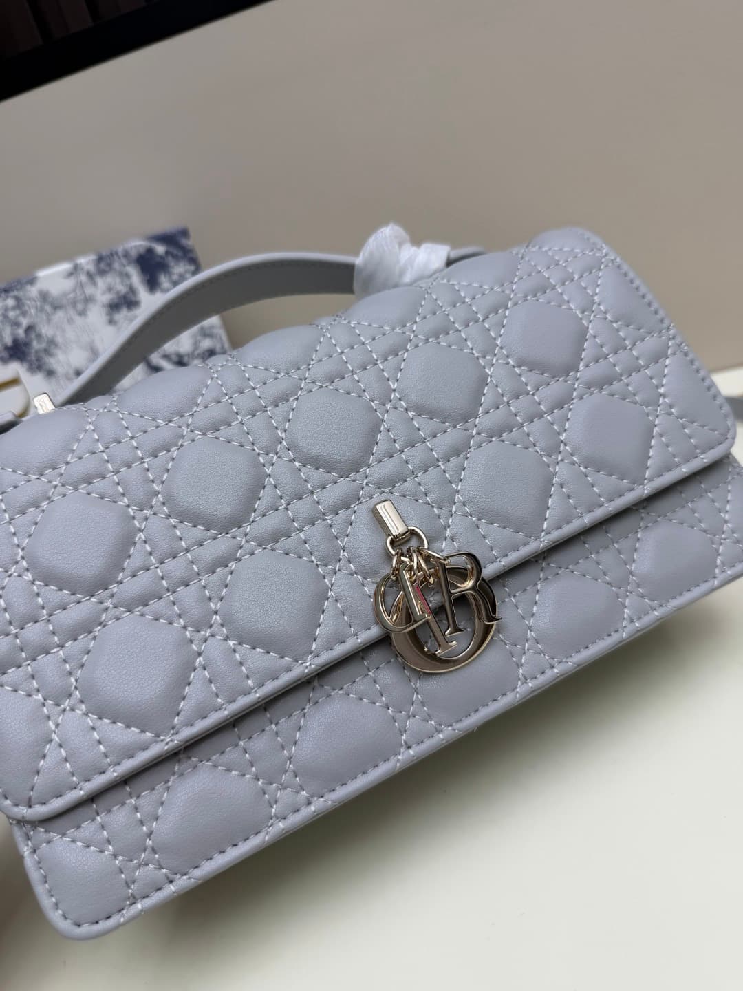 C1869 New large-sized💰 with leather box, summer style🆕 French romance | Dior Lady handbag🌹||| Doesn’t anyone know about the Dior Lady? — image 4