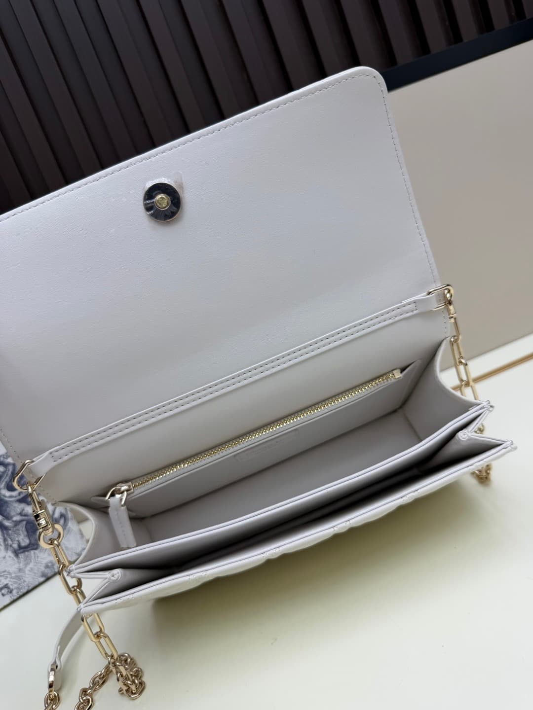 C1868 New large-sized💰 with leather box – French-style romance in summer🆕 | Dior Lady handbag🌹||| Doesn’t anyone know about the Dior Lady? — image 7