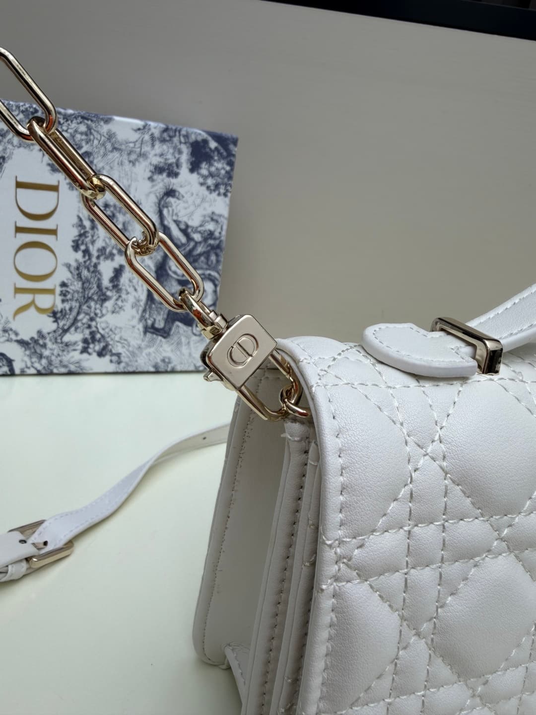 C1868 New large-sized💰 with leather box – French-style romance in summer🆕 | Dior Lady handbag🌹||| Doesn’t anyone know about the Dior Lady? — image 6
