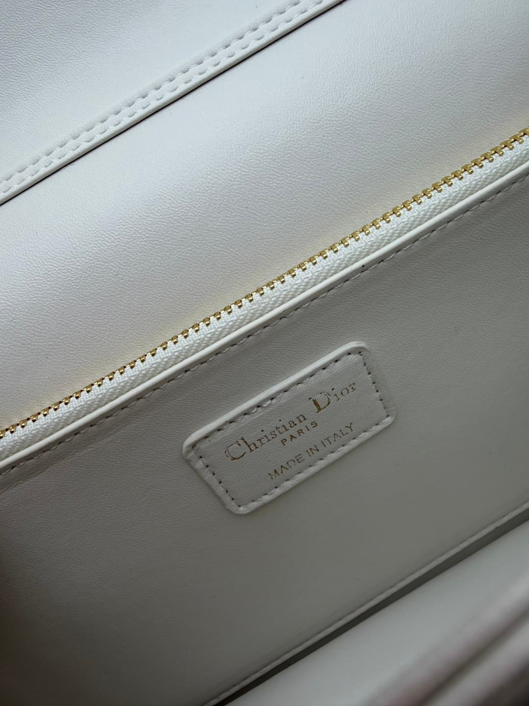C1868 New large-sized💰 with leather box – French-style romance in summer🆕 | Dior Lady handbag🌹||| Doesn’t anyone know about the Dior Lady? — image 8