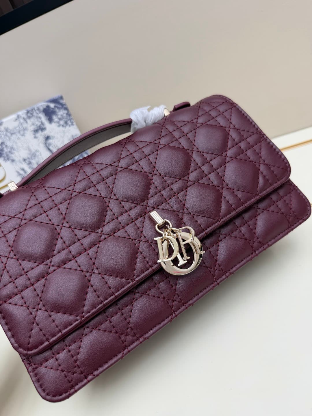 C1866 New large-sized💰 with box leather, summer style🆕 French romance | Dior Lady handbag🌹|||Isn’t everyone aware of the Dior Lady? — image 4