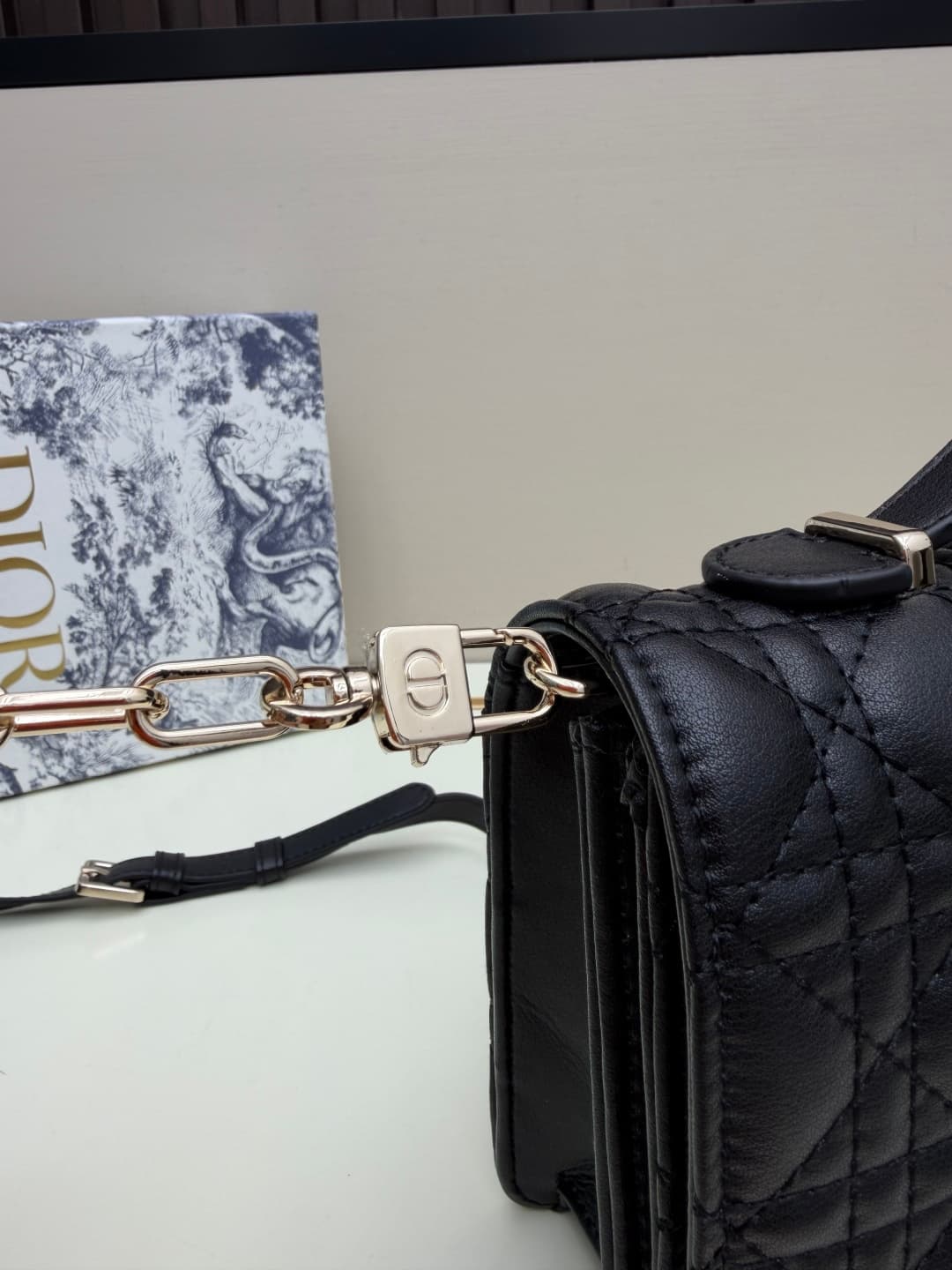 C1865 New large-sized💰 with boxed羊 leather summer🆕 French romance | Dior Lady handbag🌹||| Doesn’t anyone know about Dior Lady? — image 6
