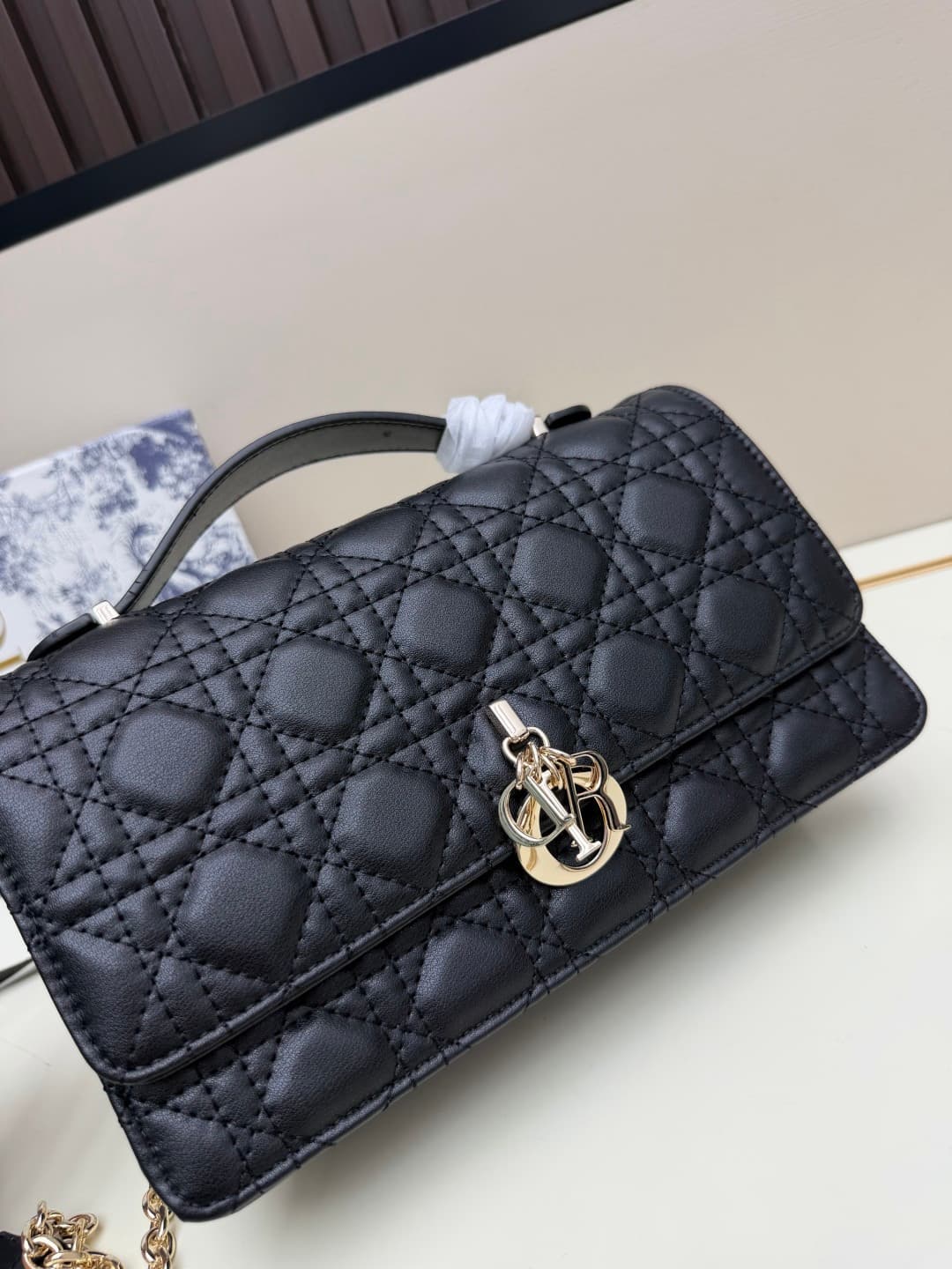 C1865 New large-sized💰 with boxed羊 leather summer🆕 French romance | Dior Lady handbag🌹||| Doesn’t anyone know about Dior Lady? — image 4