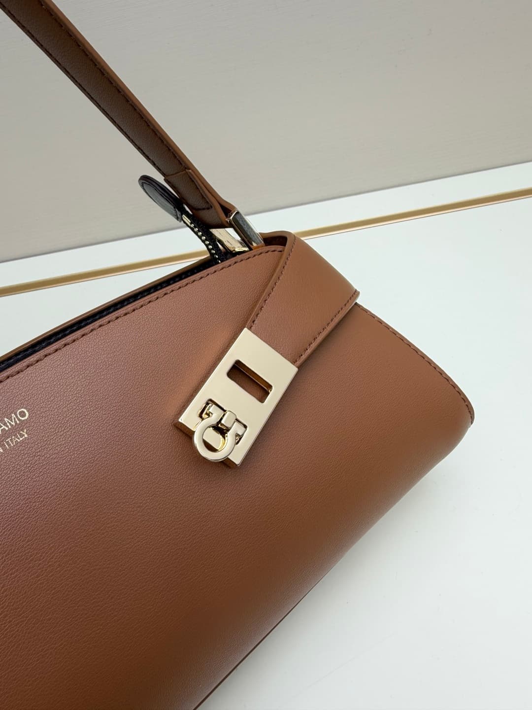 C36164 New Ferragamo model | 26SS – New horizontal-style Hug shoulder bag | An elegant item that carries elegance on the shoulders 👜 — image 6