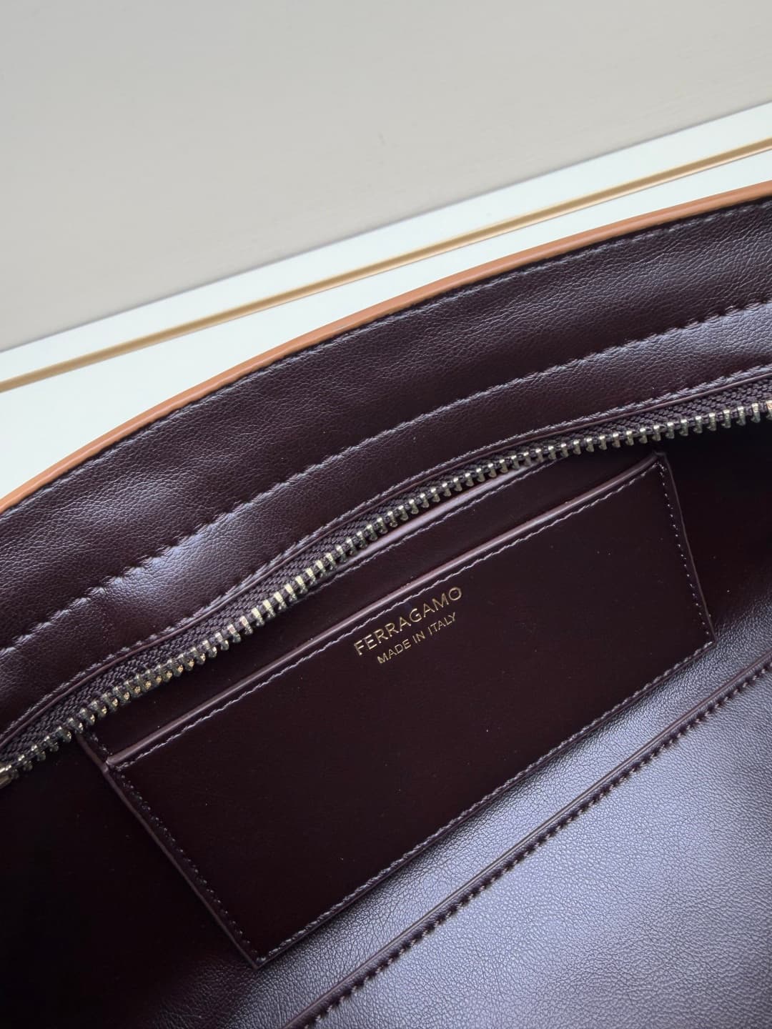 C36164 New Ferragamo model | 26SS – New horizontal-style Hug shoulder bag | An elegant item that carries elegance on the shoulders 👜 — image 8