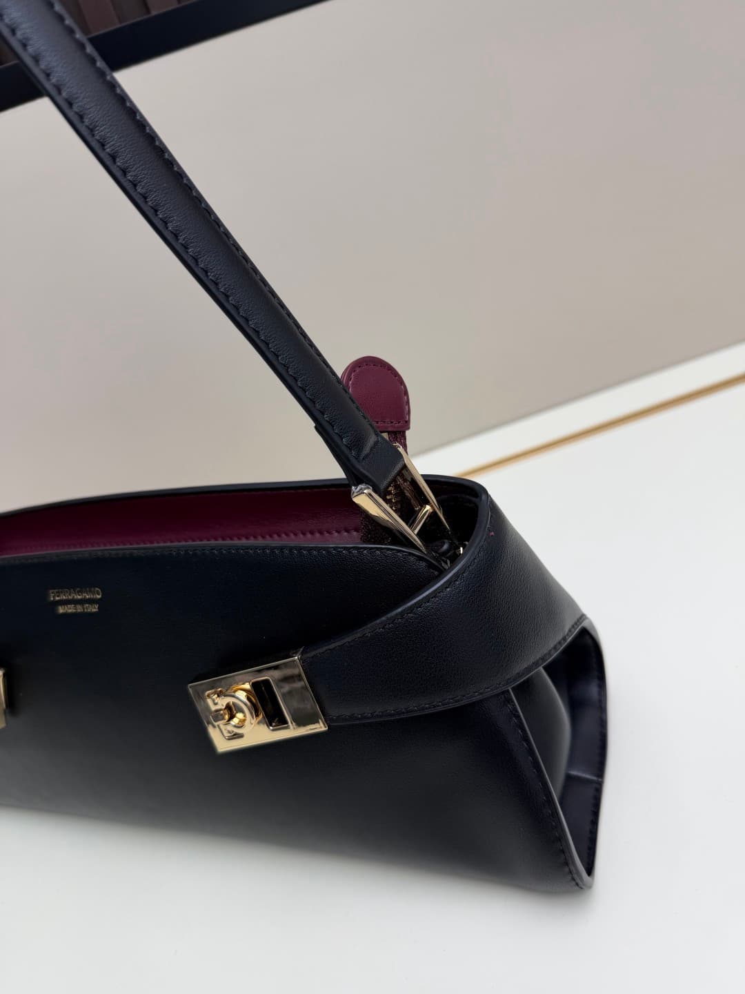 C36163 New Ferragamo model | 26SS – New horizontal Hug shoulder bag | An elegant accessory that carries elegance on the shoulders 👜 — image 6