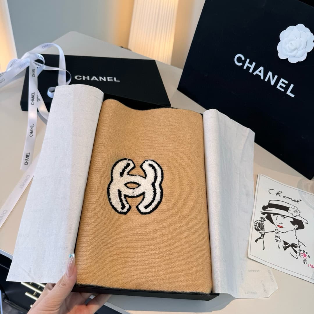 C30651 👑👑Chanel25 – New knitted scarves and cashmere knits for autumn/spring❗️ Absolutely stunning! A top-quality product for special occasions‼️ These new models are made from imported pure cashmere yarn. They’re extremely beautiful; they really suit any — image 3