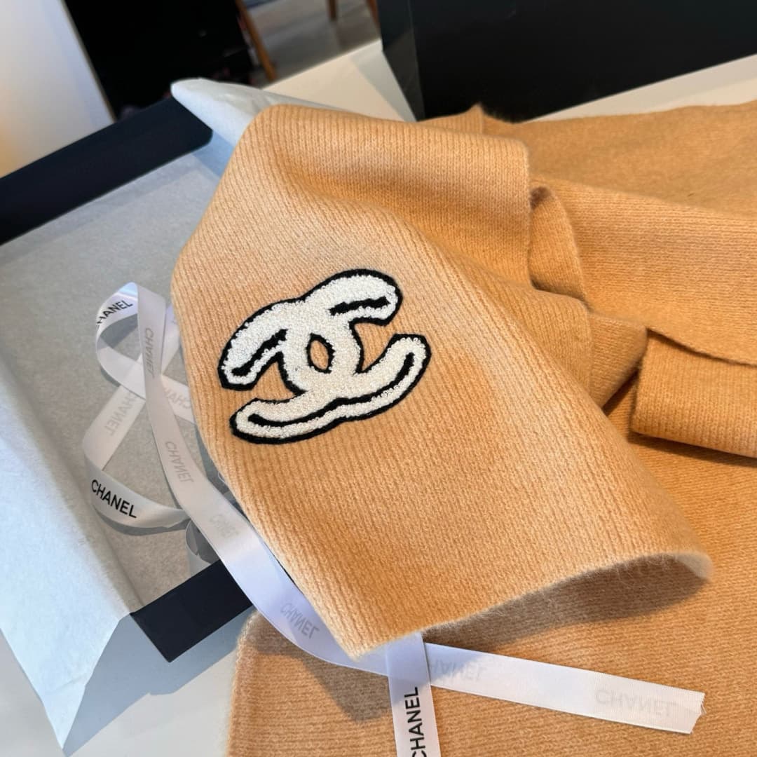 C30651 👑👑Chanel25 – New knitted scarves and cashmere knits for autumn/spring❗️ Absolutely stunning! A top-quality product for special occasions‼️ These new models are made from imported pure cashmere yarn. They’re extremely beautiful; they really suit any — image 5