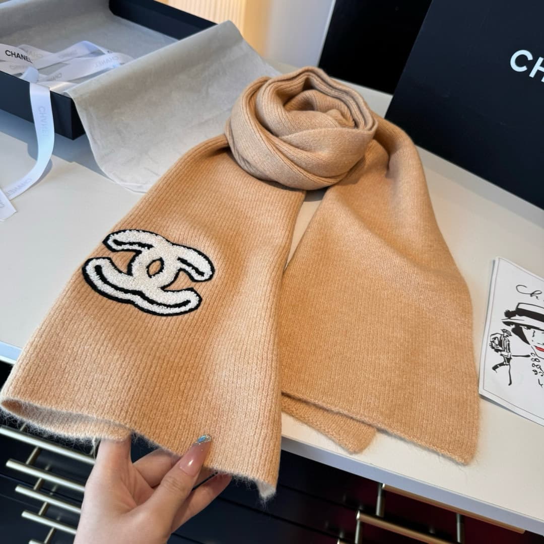 C30651 👑👑Chanel25 – New knitted scarves and cashmere knits for autumn/spring❗️ Absolutely stunning! A top-quality product for special occasions‼️ These new models are made from imported pure cashmere yarn. They’re extremely beautiful; they really suit any — image 8