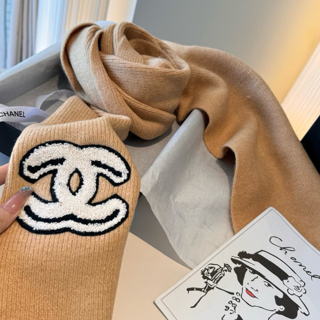 C30651 👑👑Chanel25 – New knitted scarves and cashmere knits for autumn/spring❗️ Absolutely stunning! A top-quality product for special occasions‼️ These new models are made from imported pure cashmere yarn. They’re extremely beautiful; they really suit any — image 7