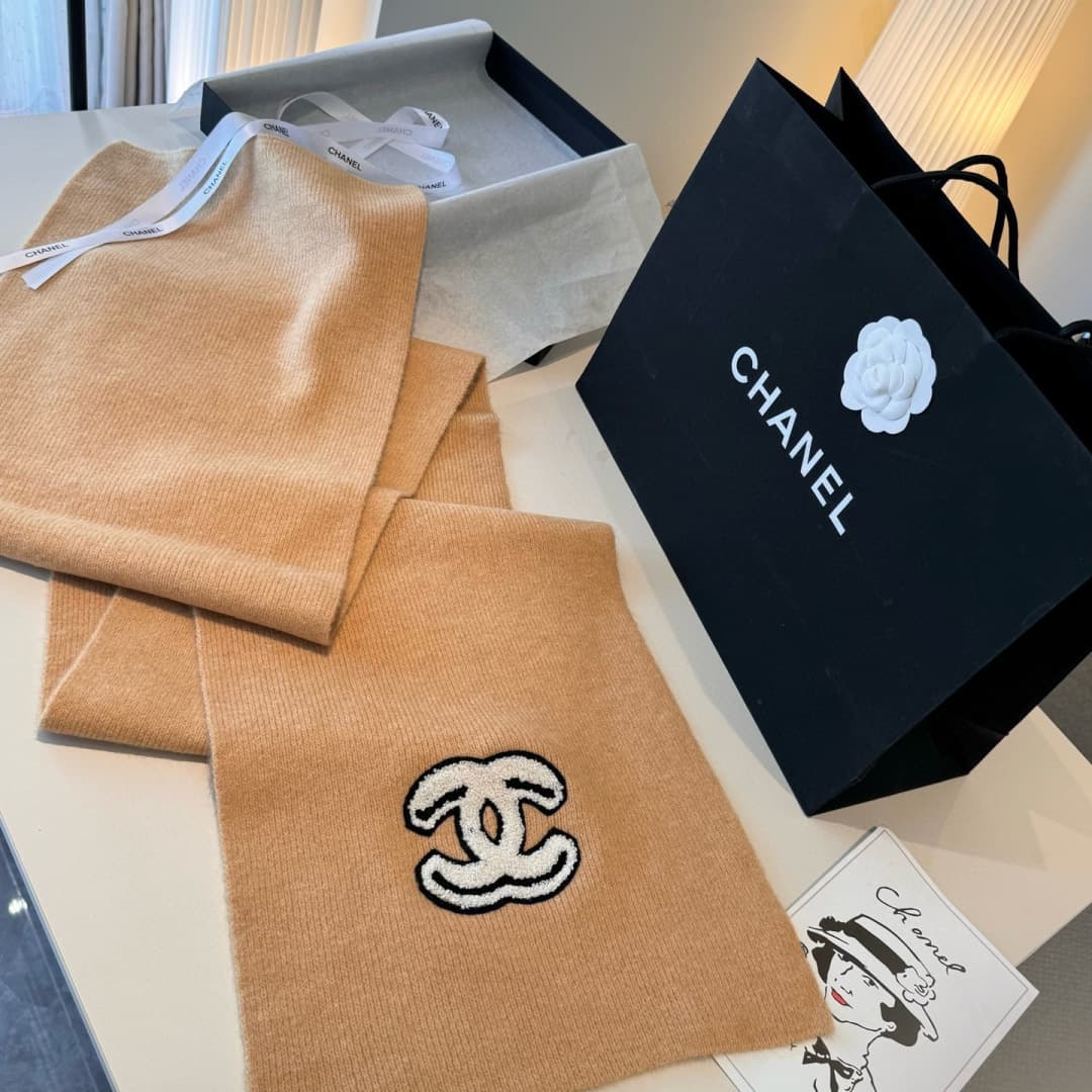C30651 👑👑Chanel25 – New knitted scarves and cashmere knits for autumn/spring❗️ Absolutely stunning! A top-quality product for special occasions‼️ These new models are made from imported pure cashmere yarn. They’re extremely beautiful; they really suit any — image 4