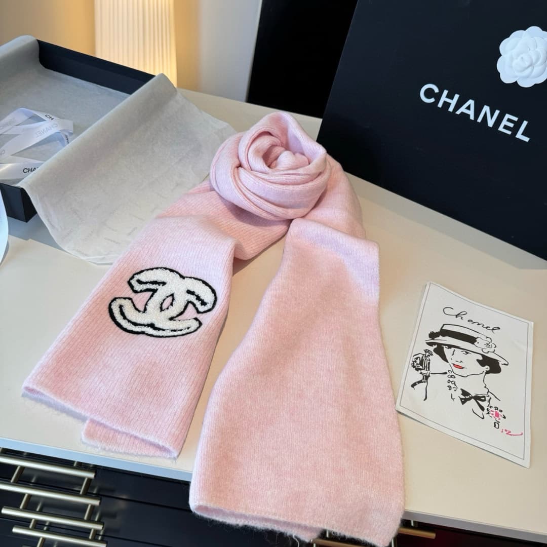 C30650 👑👑Chanel25 – New autumn/winter knitted scarves made of cashmere. It’s absolutely beautiful! [流泪] A top-quality product for special occasions. The new models are available; they’re made from imported pure cashmere yarn. They look stunning, and they  — image 8
