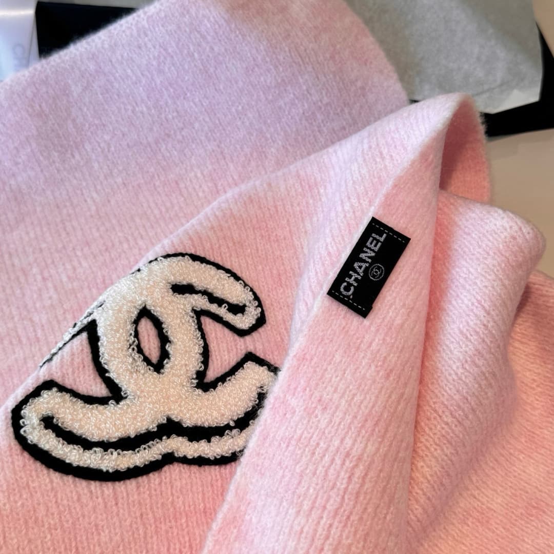 C30650 👑👑Chanel25 – New autumn/winter knitted scarves made of cashmere. It’s absolutely beautiful! [流泪] A top-quality product for special occasions. The new models are available; they’re made from imported pure cashmere yarn. They look stunning, and they  — image 6