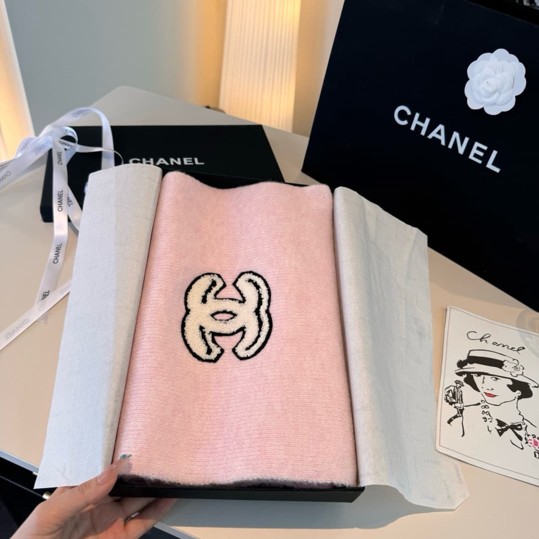C30650 👑👑Chanel25 – New autumn/winter knitted scarves made of cashmere. It’s absolutely beautiful! [流泪] A top-quality product for special occasions. The new models are available; they’re made from imported pure cashmere yarn. They look stunning, and they  — image 3