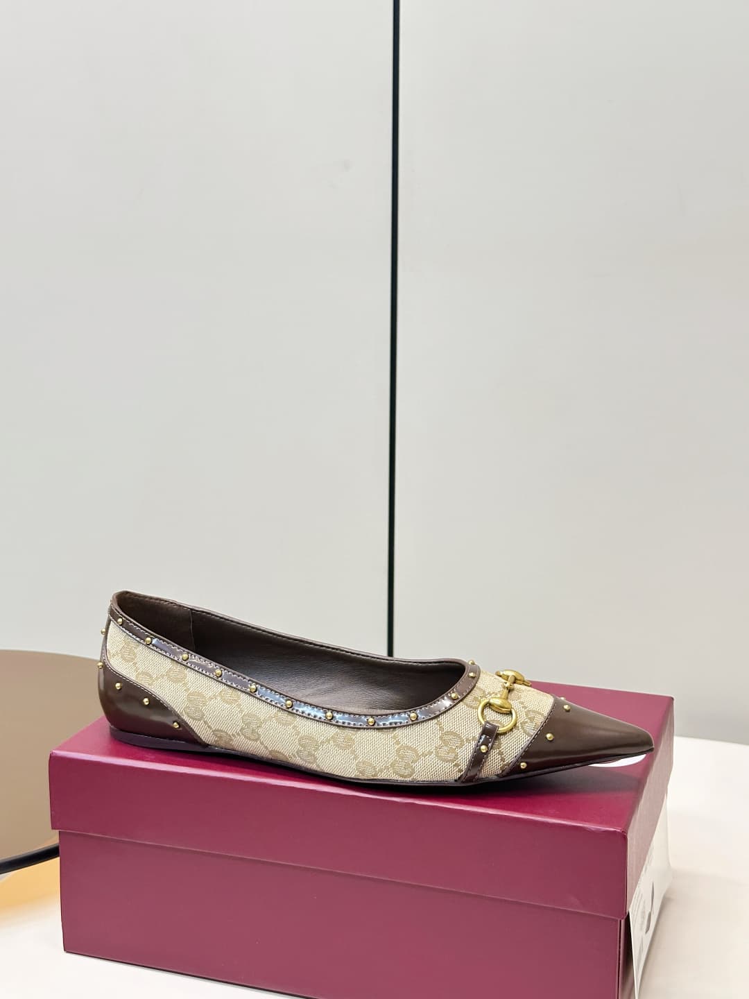 D6893 Gucci 26ss Gucci buckle rivet pointed classic monogram flat shoe — image 2