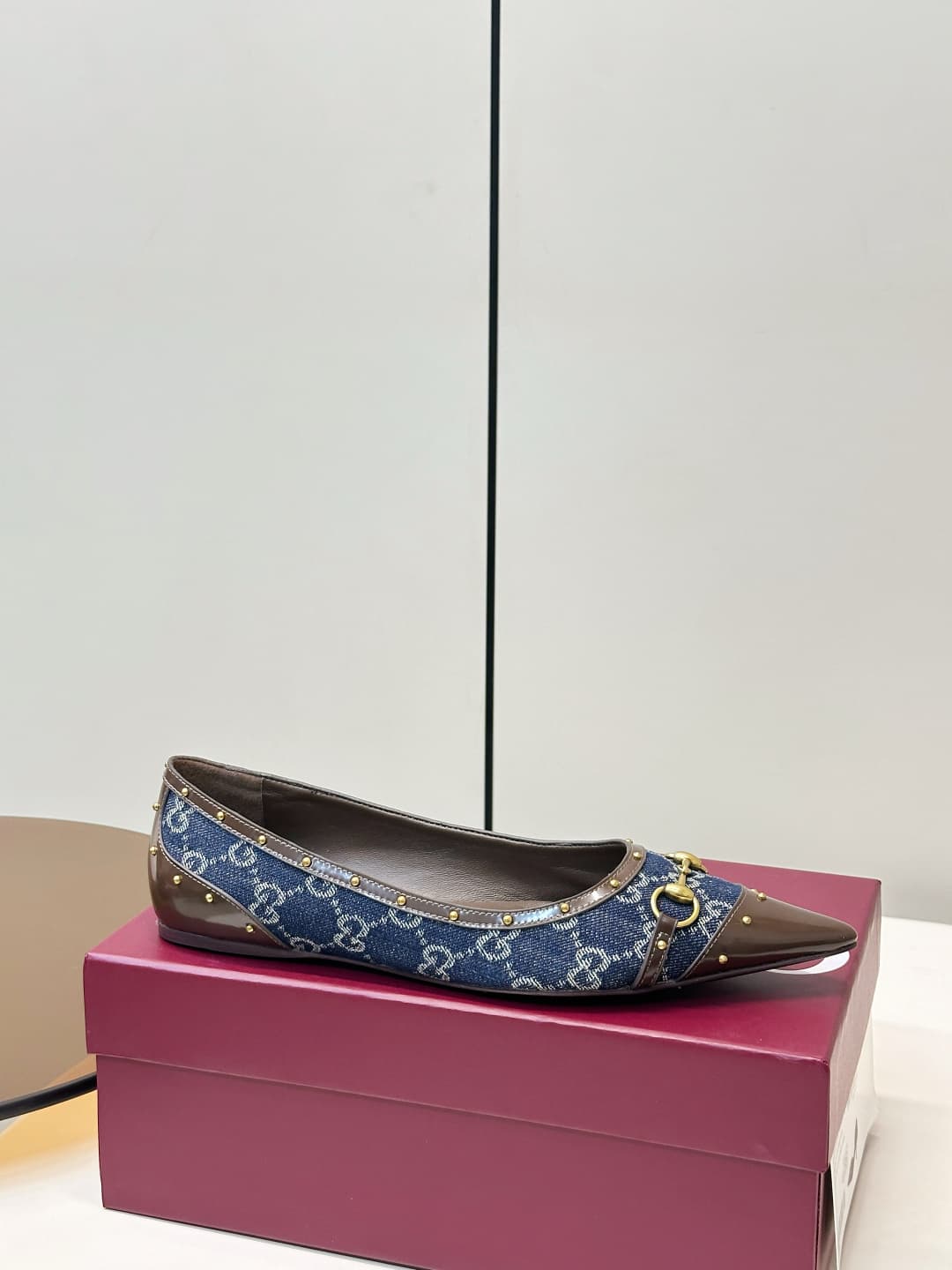 D6892 Gucci 26ss Gucci buckle rivet tip classic monogram flat shoe — image 2