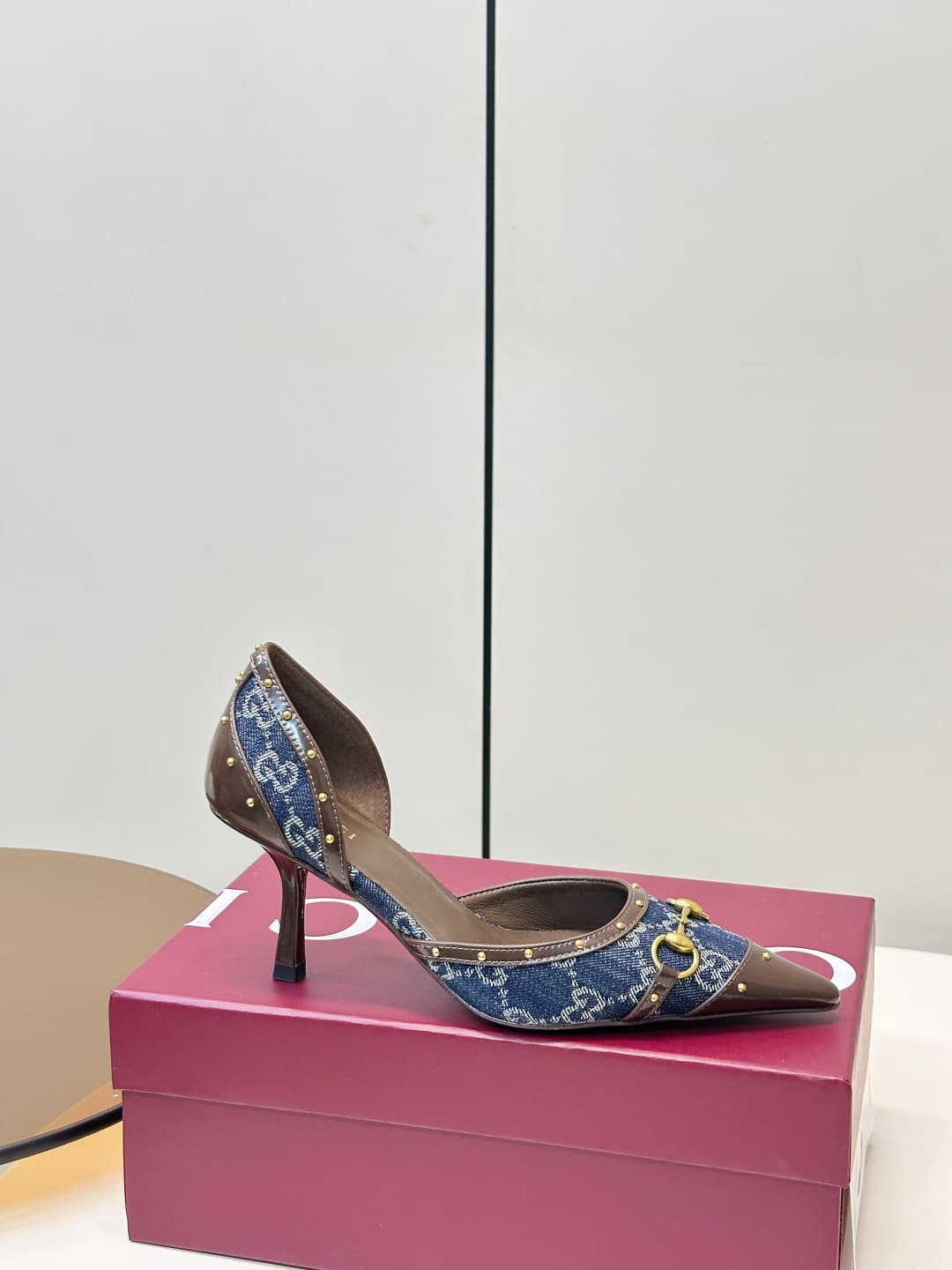 D6902 Gucci 26ss Gucci buckle rivet pointed classic monogram high-heel sandals P — image 2