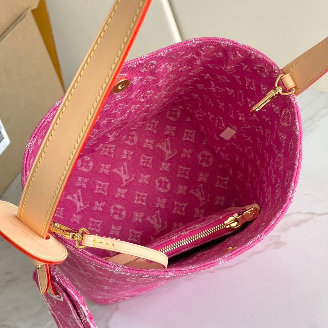 C5017 [163C01 Chip Version] Internal price P. Model number: M27626. An enhanced version of the original model💪【Exclusive real-life background image】The bucket bag is made from denim fabric, presenting a fresh look—adding a modern and casual touch to the D — image 7
