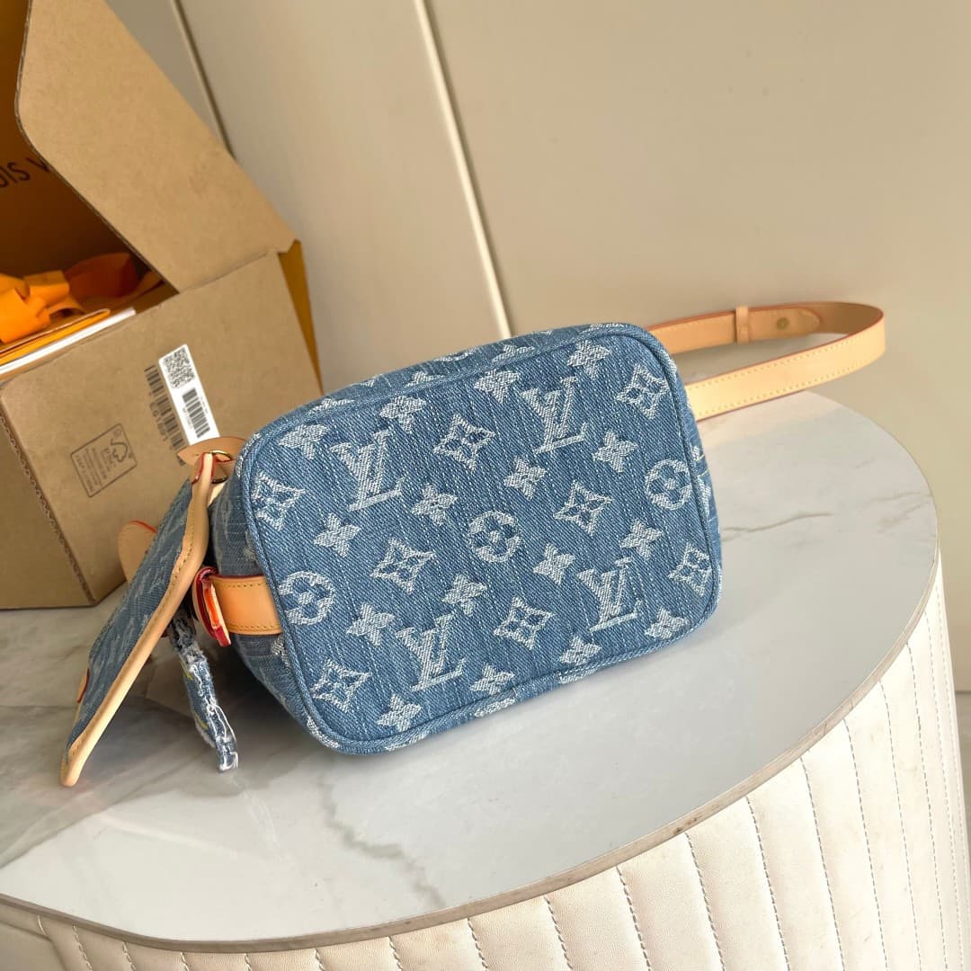 C5016 [163C01 Chip Version] Internal price P. Model number: M28107. Enhanced version of the original model💪【Exclusive real photo background image】The bucket bag is made from denim fabric, presenting a fresh look—adding a modern and casual touch to the Den — image 4