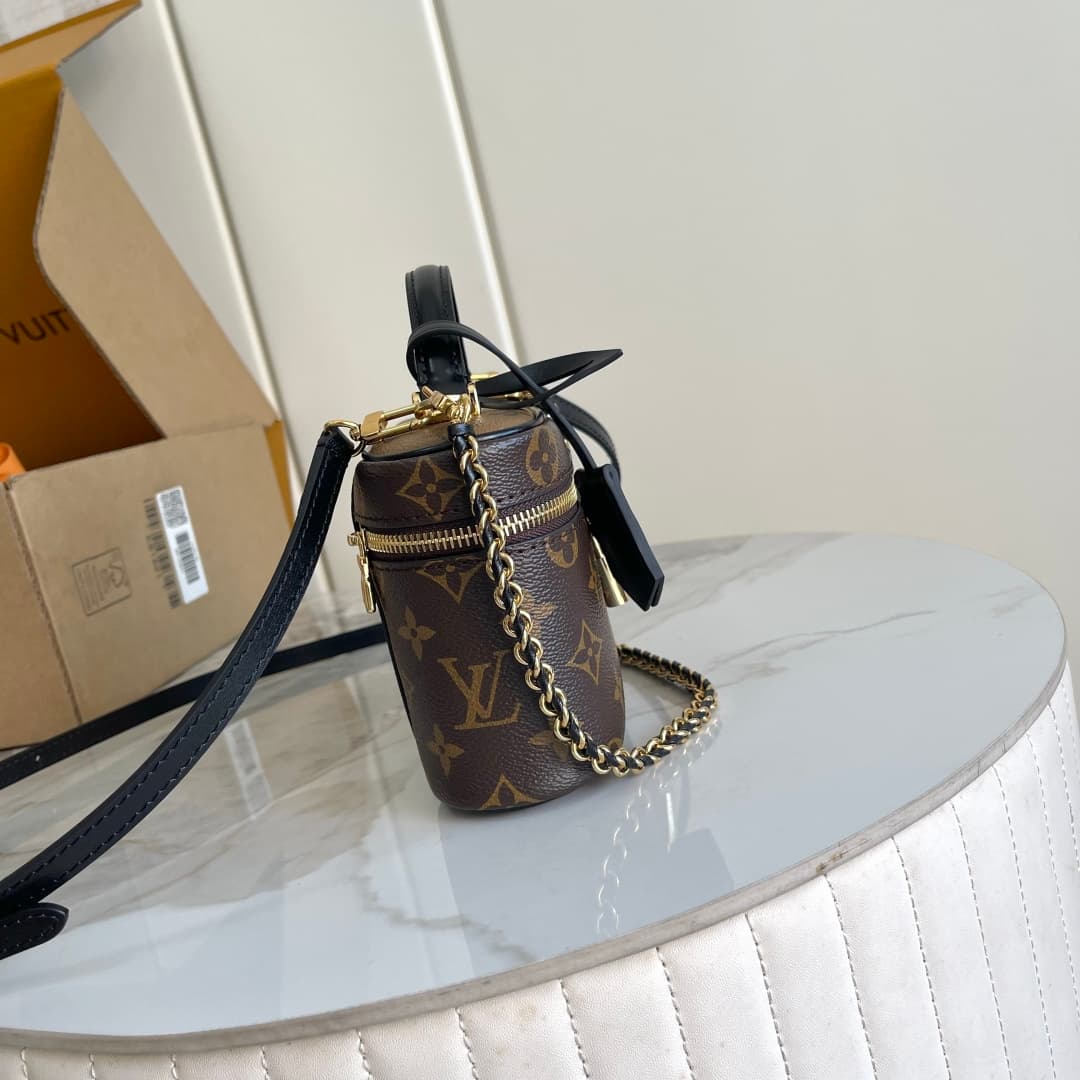 C5255 【Steel Clasp】【163C01 Chip Version】 Internal price P. Model number: M47125 Steel clasp; enhanced version of the original design💪【Exclusive real-life background image】 The handbag draws inspiration from the classic makeup case, while the Monogram canv — image 4