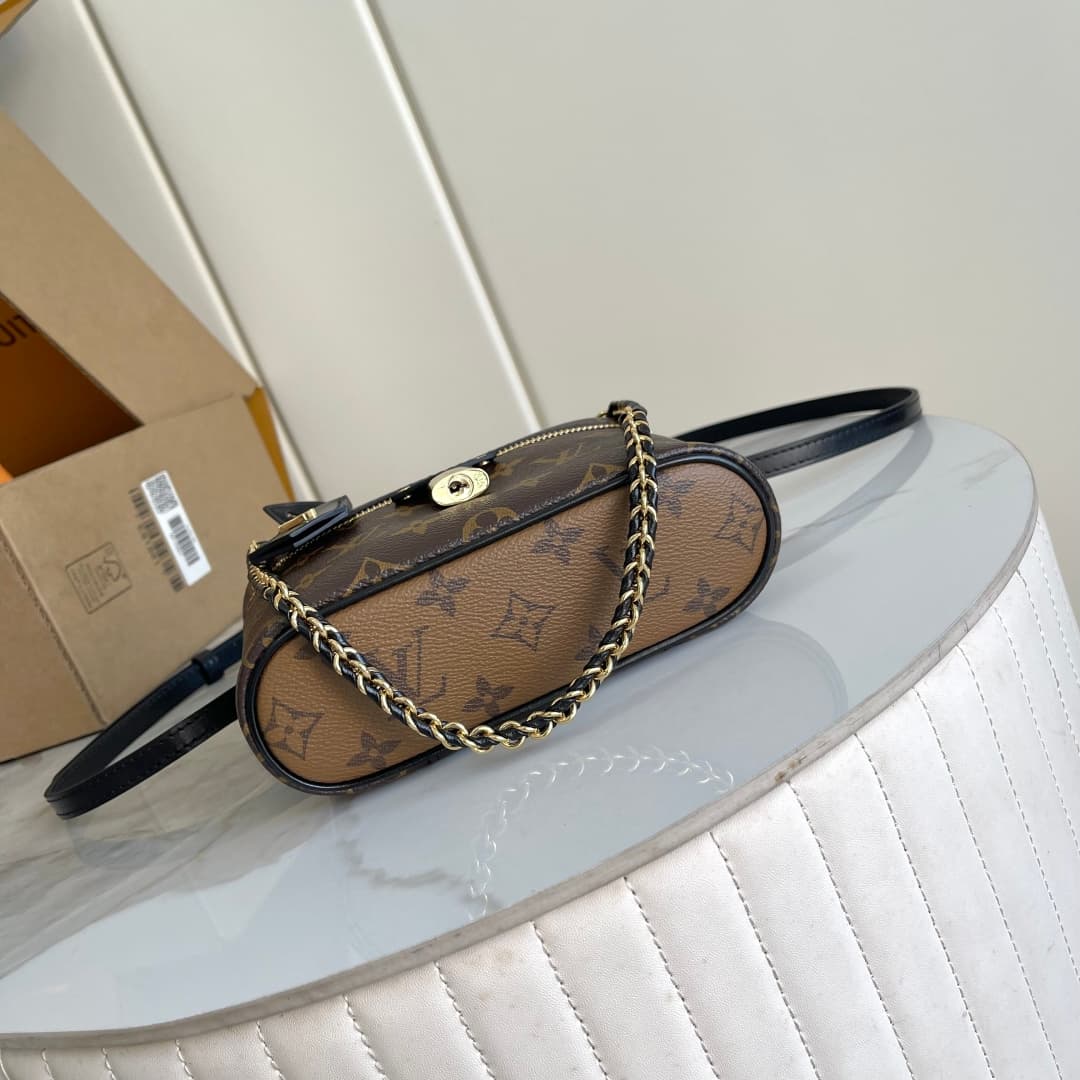 C5255 【Steel Clasp】【163C01 Chip Version】 Internal price P. Model number: M47125 Steel clasp; enhanced version of the original design💪【Exclusive real-life background image】 The handbag draws inspiration from the classic makeup case, while the Monogram canv — image 6