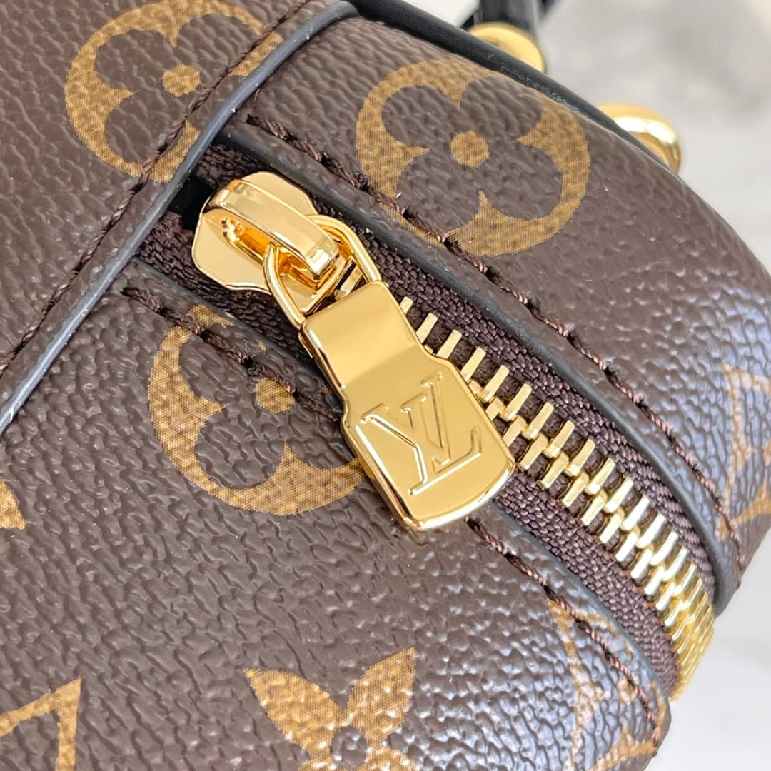 C5255 【Steel Clasp】【163C01 Chip Version】 Internal price P. Model number: M47125 Steel clasp; enhanced version of the original design💪【Exclusive real-life background image】 The handbag draws inspiration from the classic makeup case, while the Monogram canv — image 8