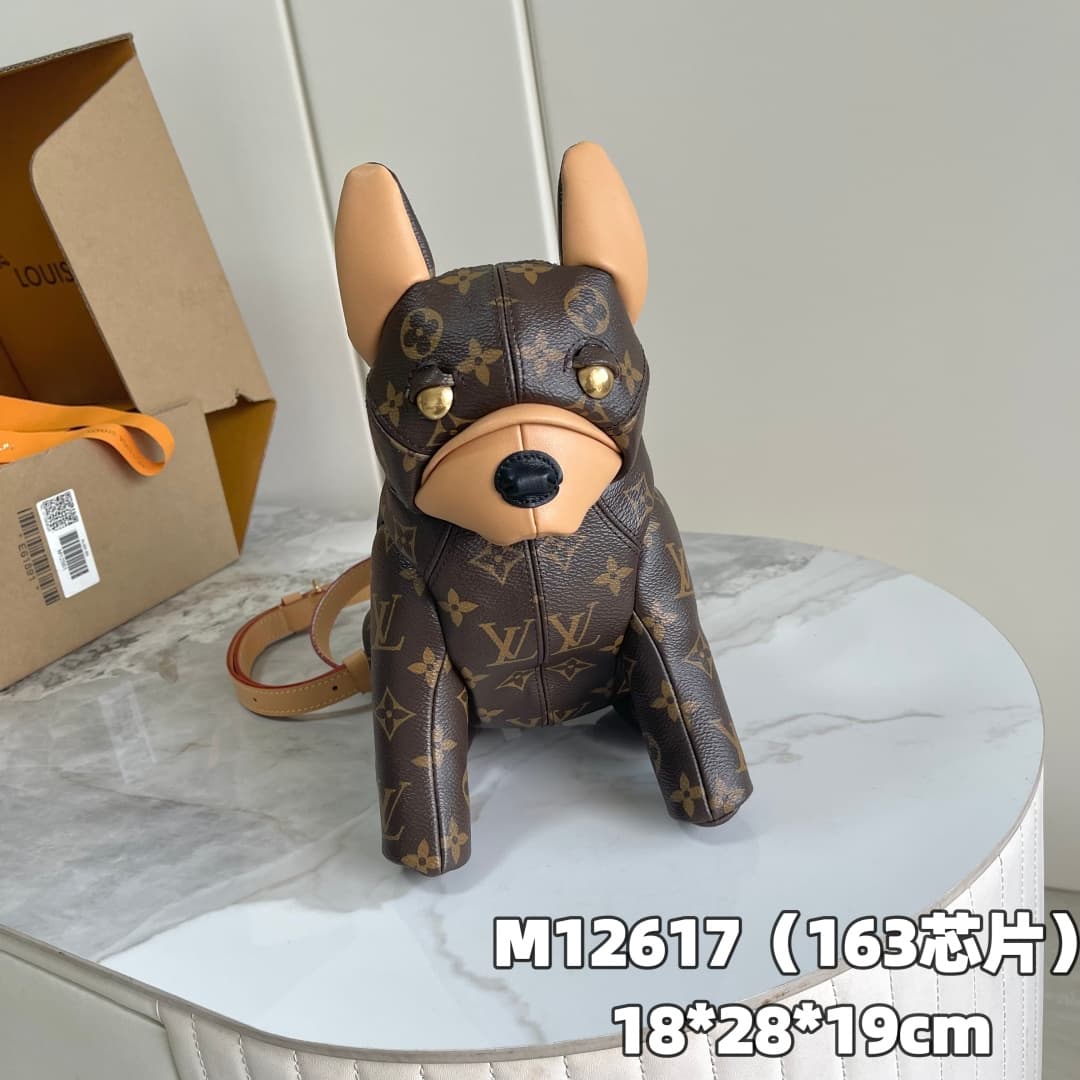 C5254 [163C01 Chip Version] Internal price P. Model number: M12617. Enhanced version of the original model💪【Exclusive real-life background image】 The Pooch Bag handbag features a refined design that incorporates classic Louis Vuitton elements. The Monogra — image 1