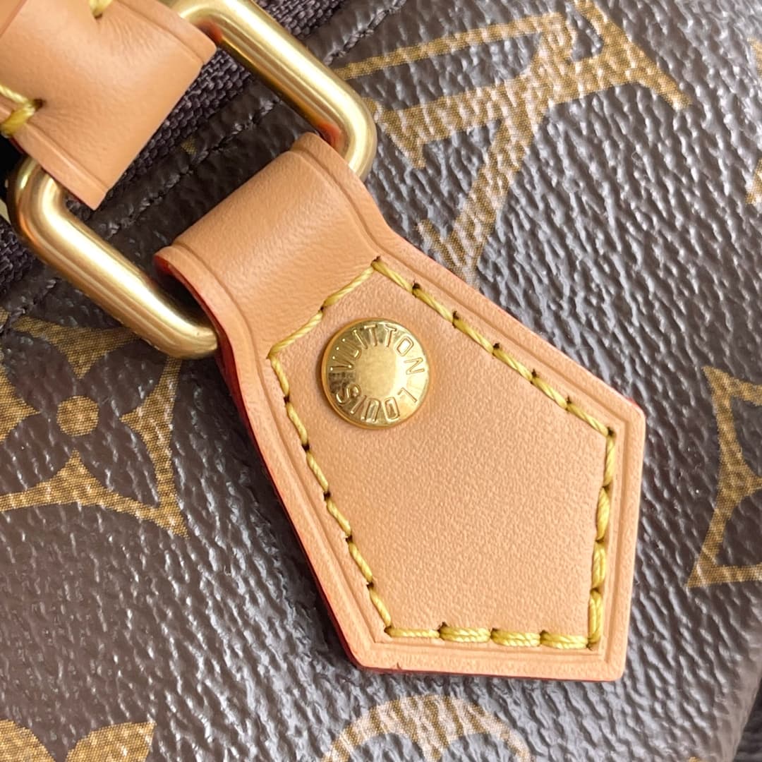 C5254 [163C01 Chip Version] Internal price P. Model number: M12617. Enhanced version of the original model💪【Exclusive real-life background image】 The Pooch Bag handbag features a refined design that incorporates classic Louis Vuitton elements. The Monogra — image 7